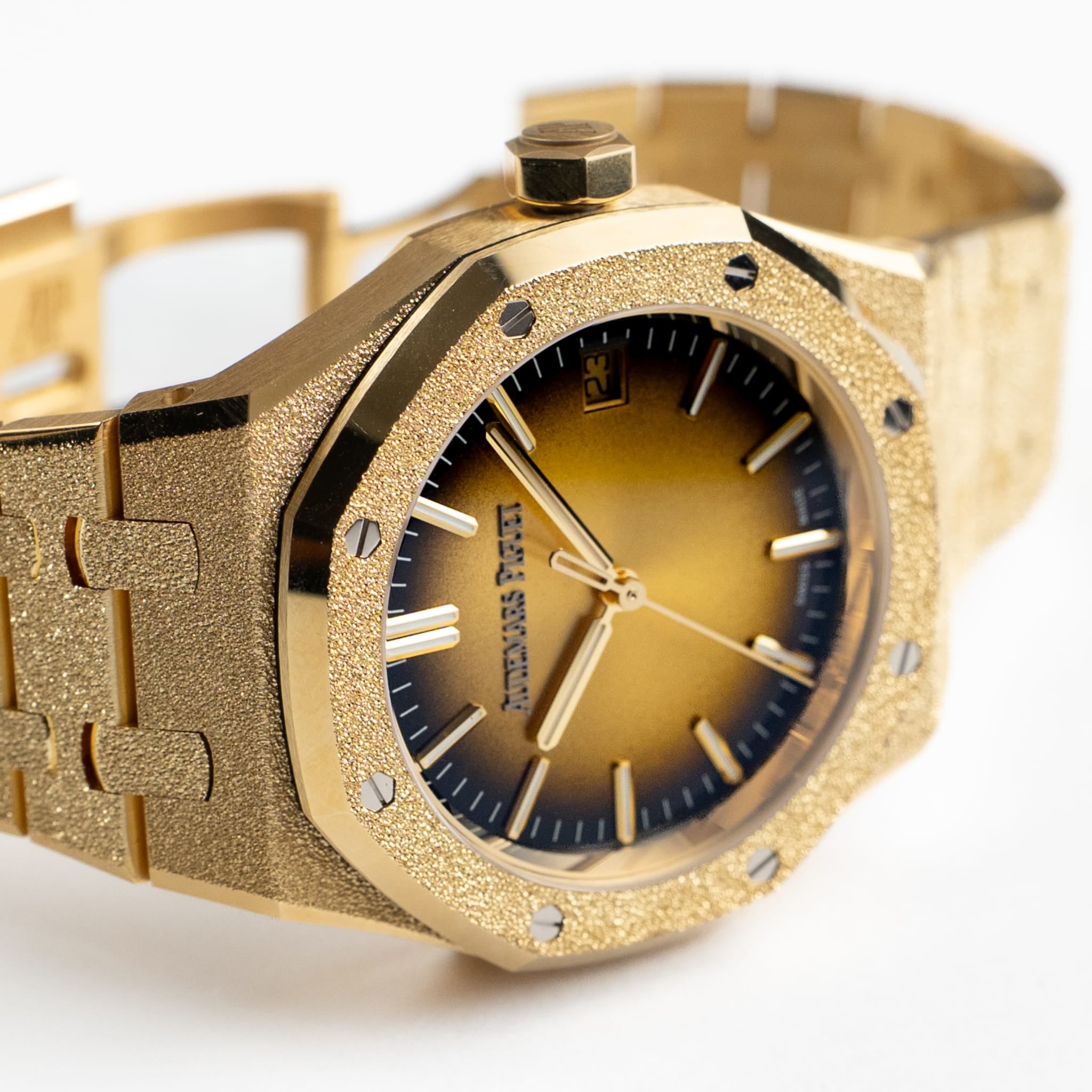 Audemars Piguet Royal Oak 15550BA.GG.1356BA.01 Frosted Yellow Gold Smoked Yellow Dial