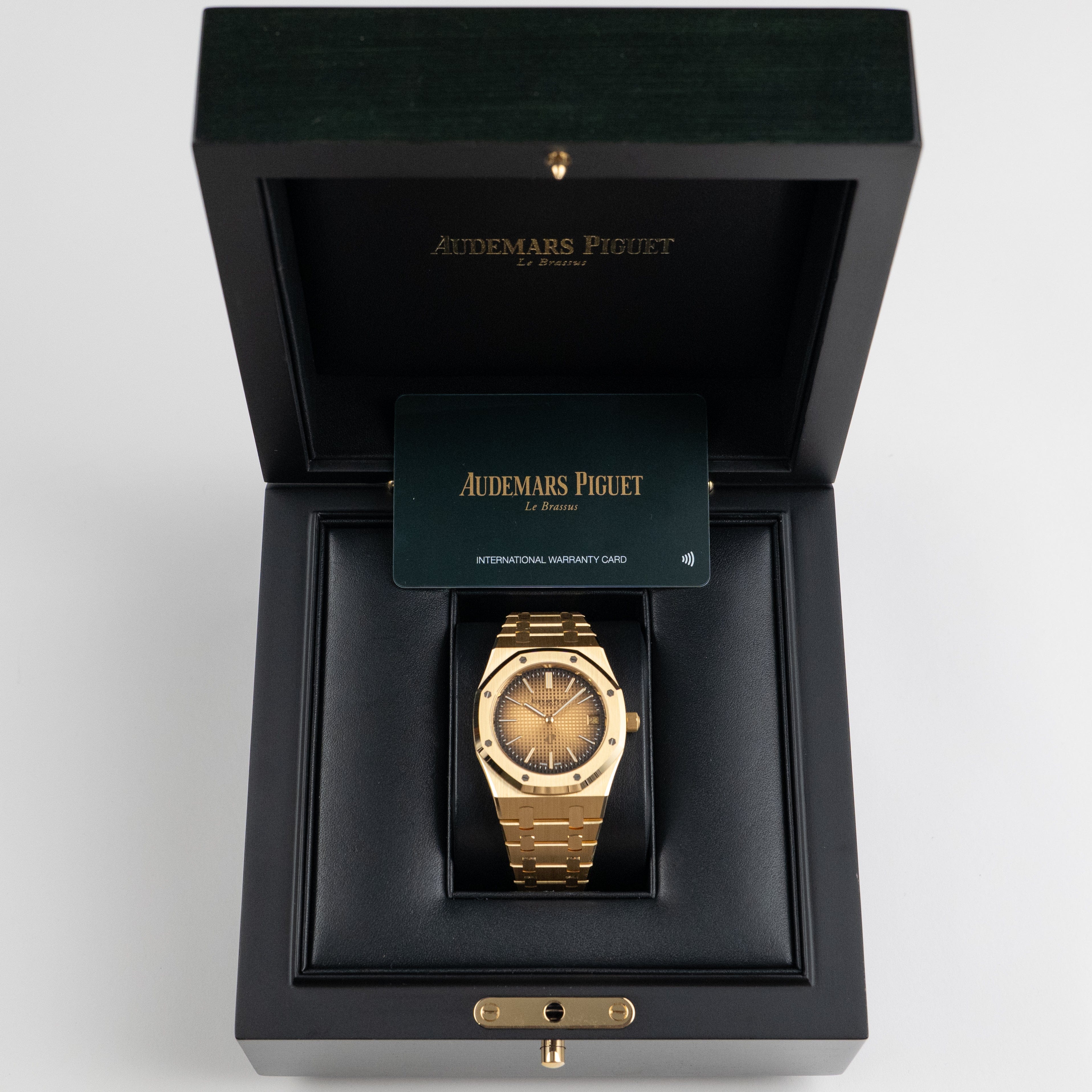 Audemars Piguet Royal Oak 16202BA.OO.1240BA.02 'Jumbo' Extra-Thin Yellow Gold (2025)