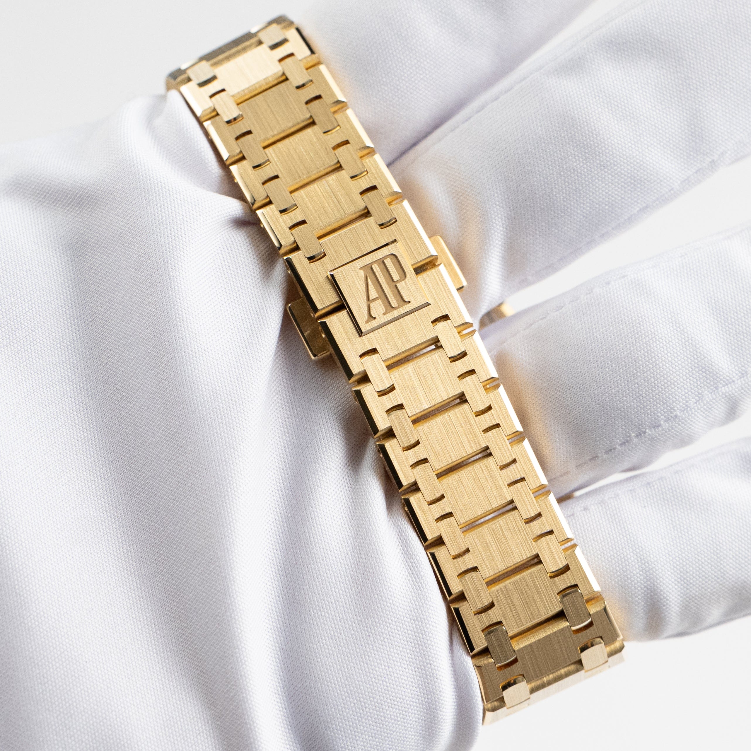 Audemars Piguet Royal Oak 16202BA.OO.1240BA.02 'Jumbo' Extra-Thin Yellow Gold (2025)