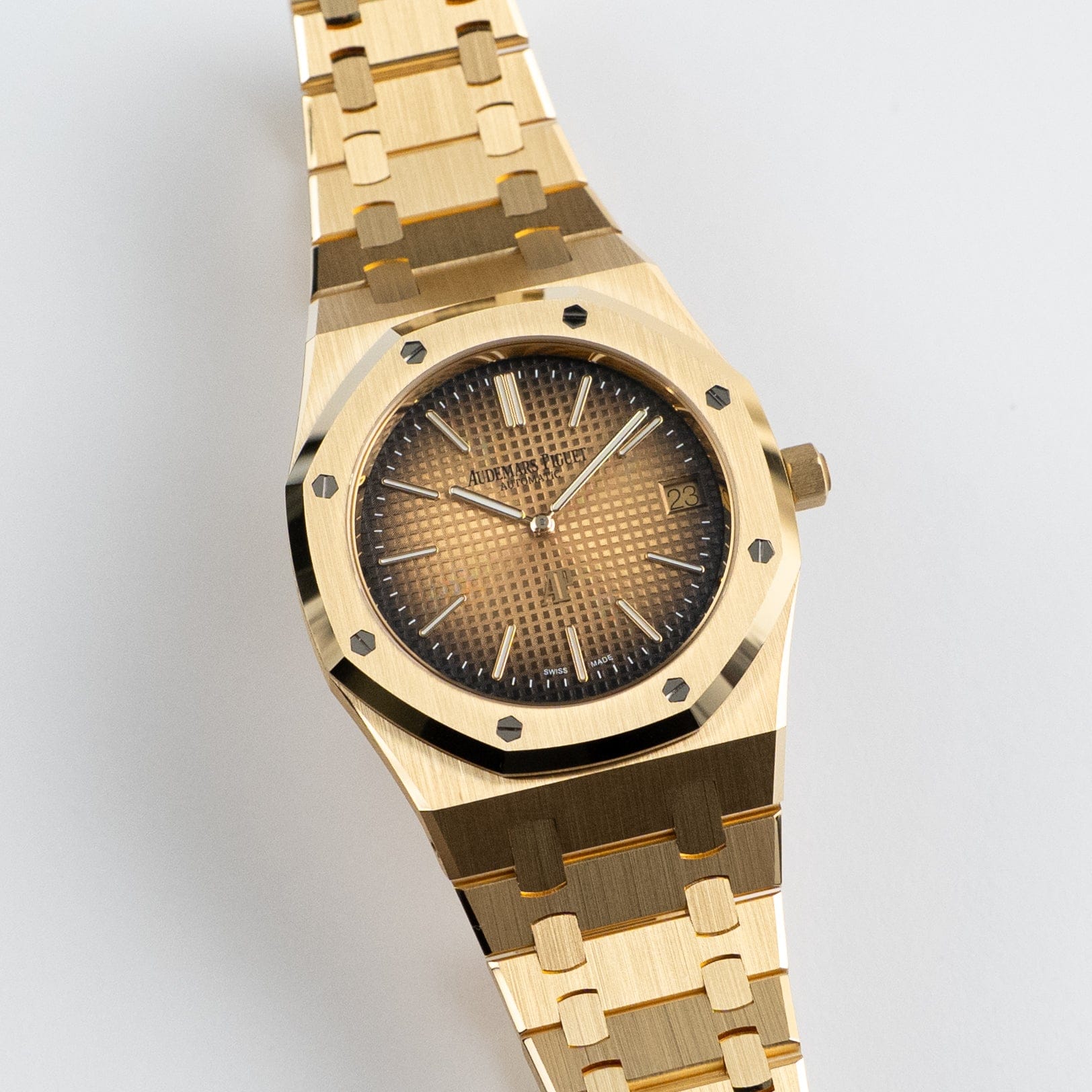 Audemars Piguet Royal Oak 16202BA.OO.1240BA.02 'Jumbo' Extra-Thin Yellow Gold (2025)
