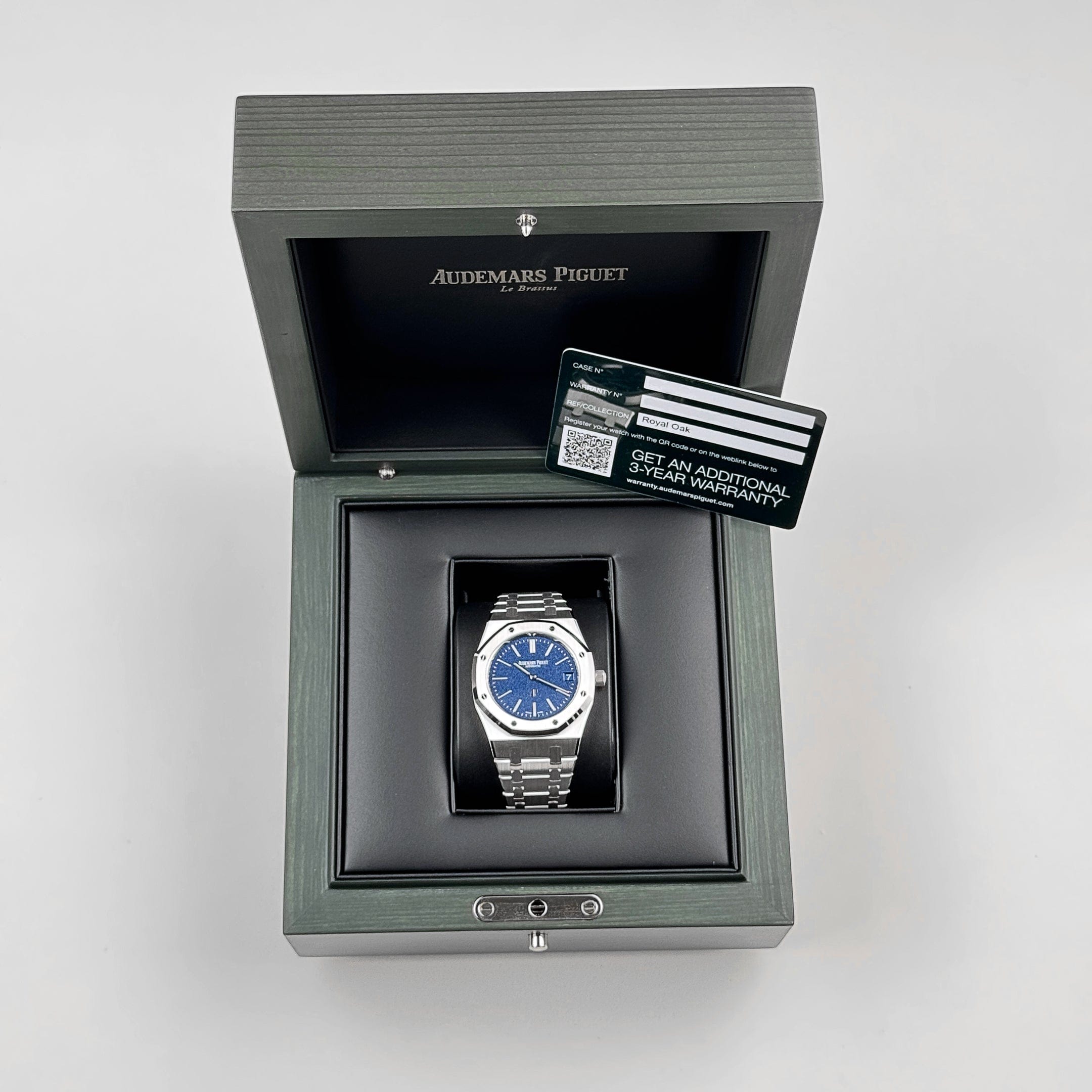 Audemars Piguet Royal Oak 16202BC.OO.1240BC.02 'Jumbo' Extra-Thin White Gold Grainy Blue Dial (2024)