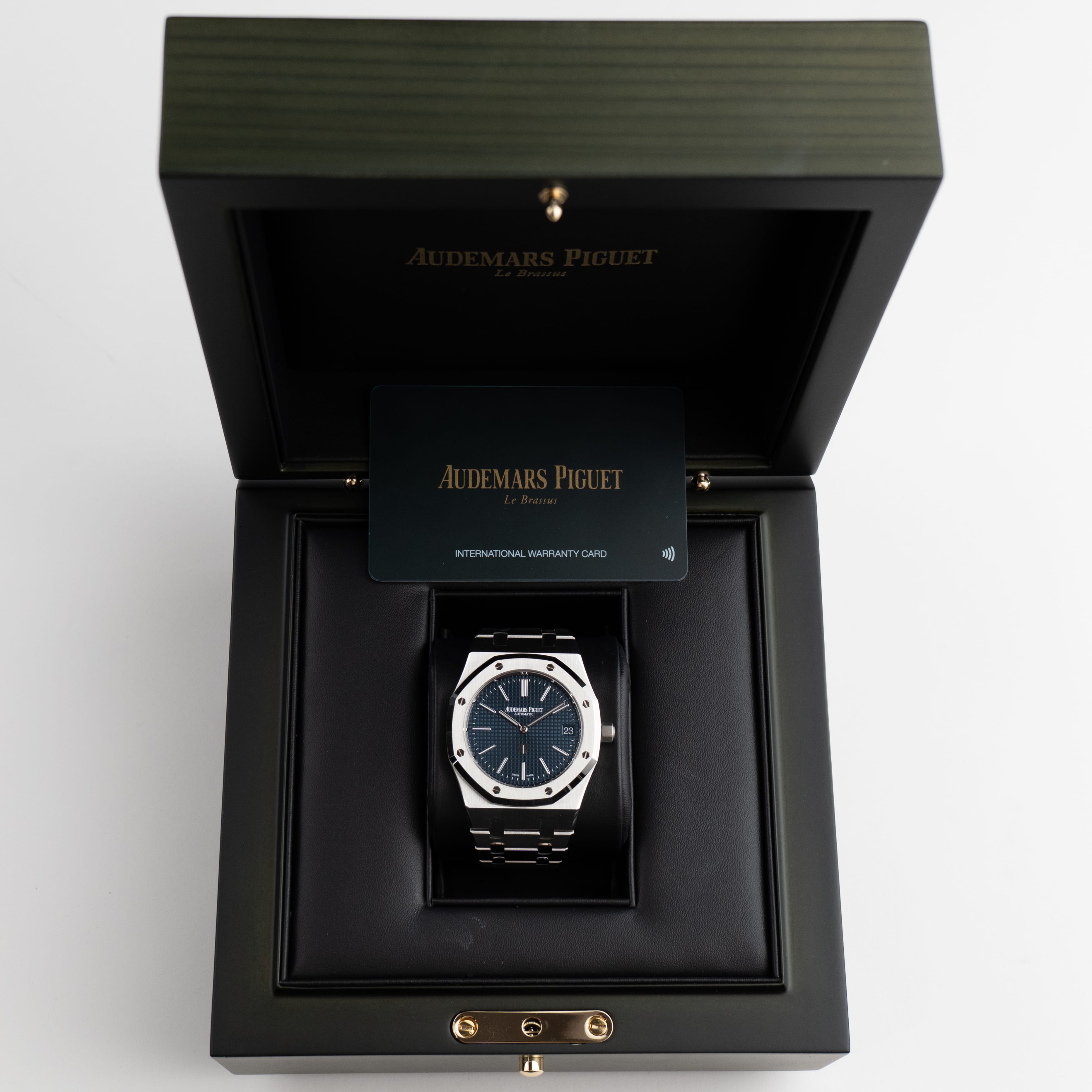 Audemars Piguet Royal Oak 16202ST.OO.1240ST.02 'Jumbo' Extra-Thin Stainless Steel Blue Dial (2025)