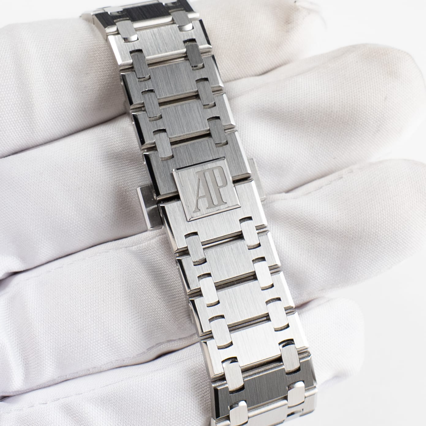 Audemars Piguet Royal Oak 16202ST.OO.1240ST.02 'Jumbo' Extra-Thin Stainless Steel Blue Dial (2025)