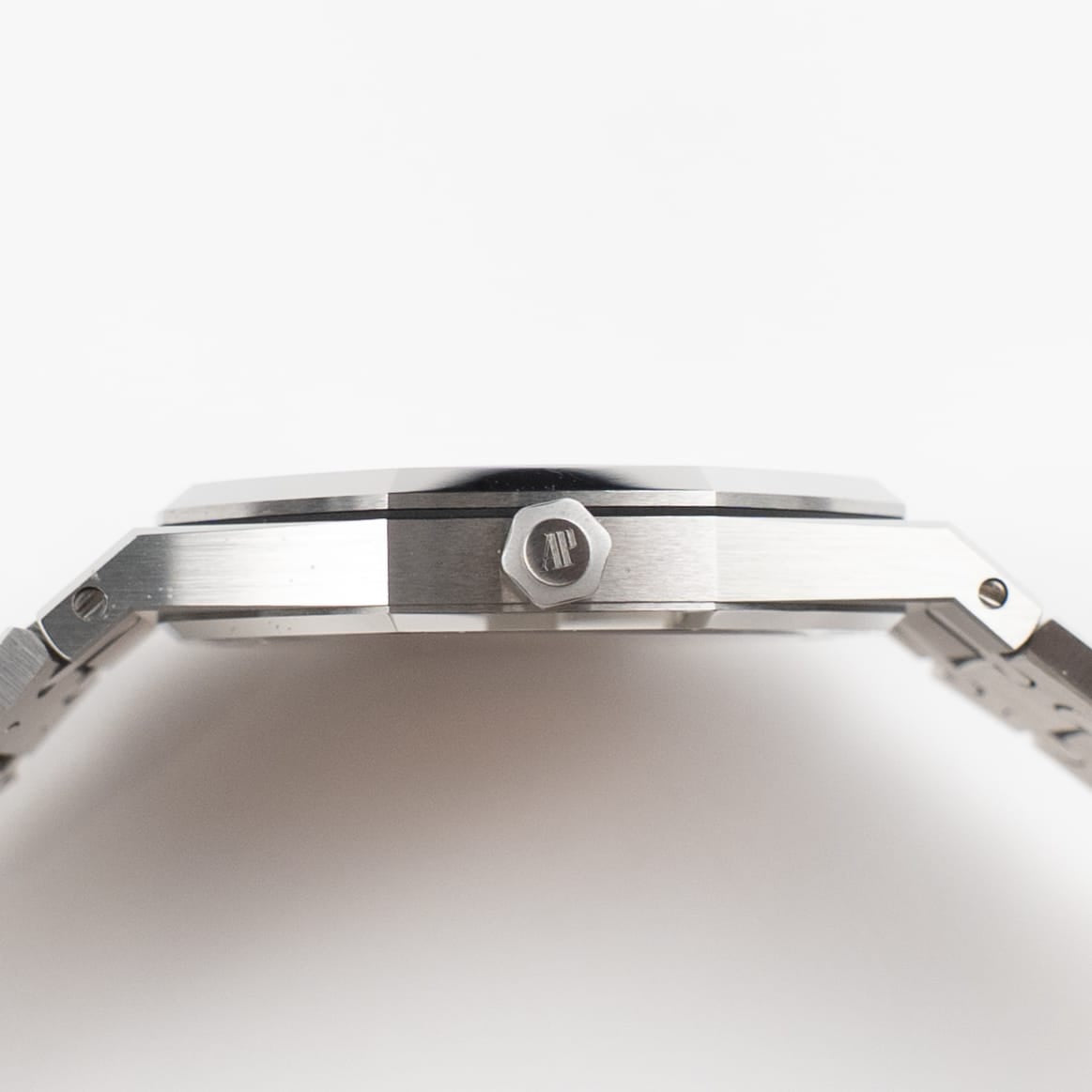 Audemars Piguet Royal Oak 16202ST.OO.1240ST.02 'Jumbo' Extra-Thin Stainless Steel Blue Dial (2025)