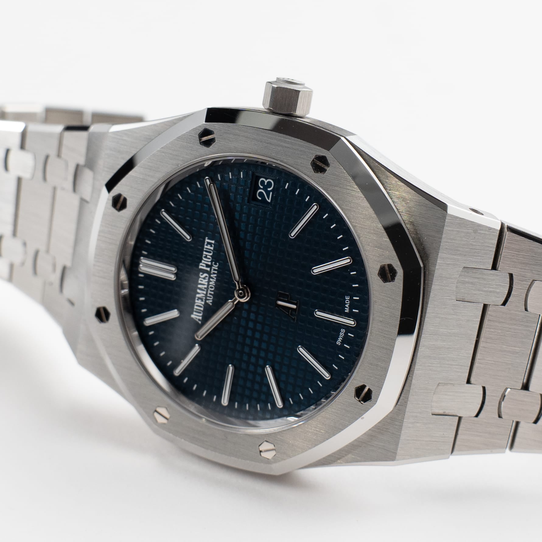 Audemars Piguet Royal Oak 16202ST.OO.1240ST.02 'Jumbo' Extra-Thin Stainless Steel Blue Dial (2025)