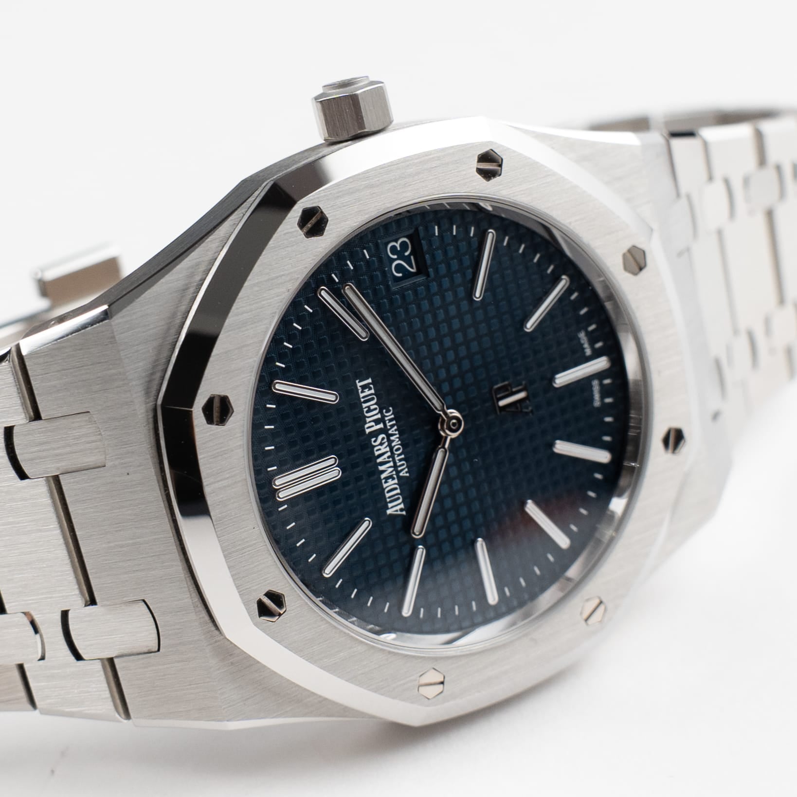 Audemars Piguet Royal Oak 16202ST.OO.1240ST.02 'Jumbo' Extra-Thin Stainless Steel Blue Dial (2025)