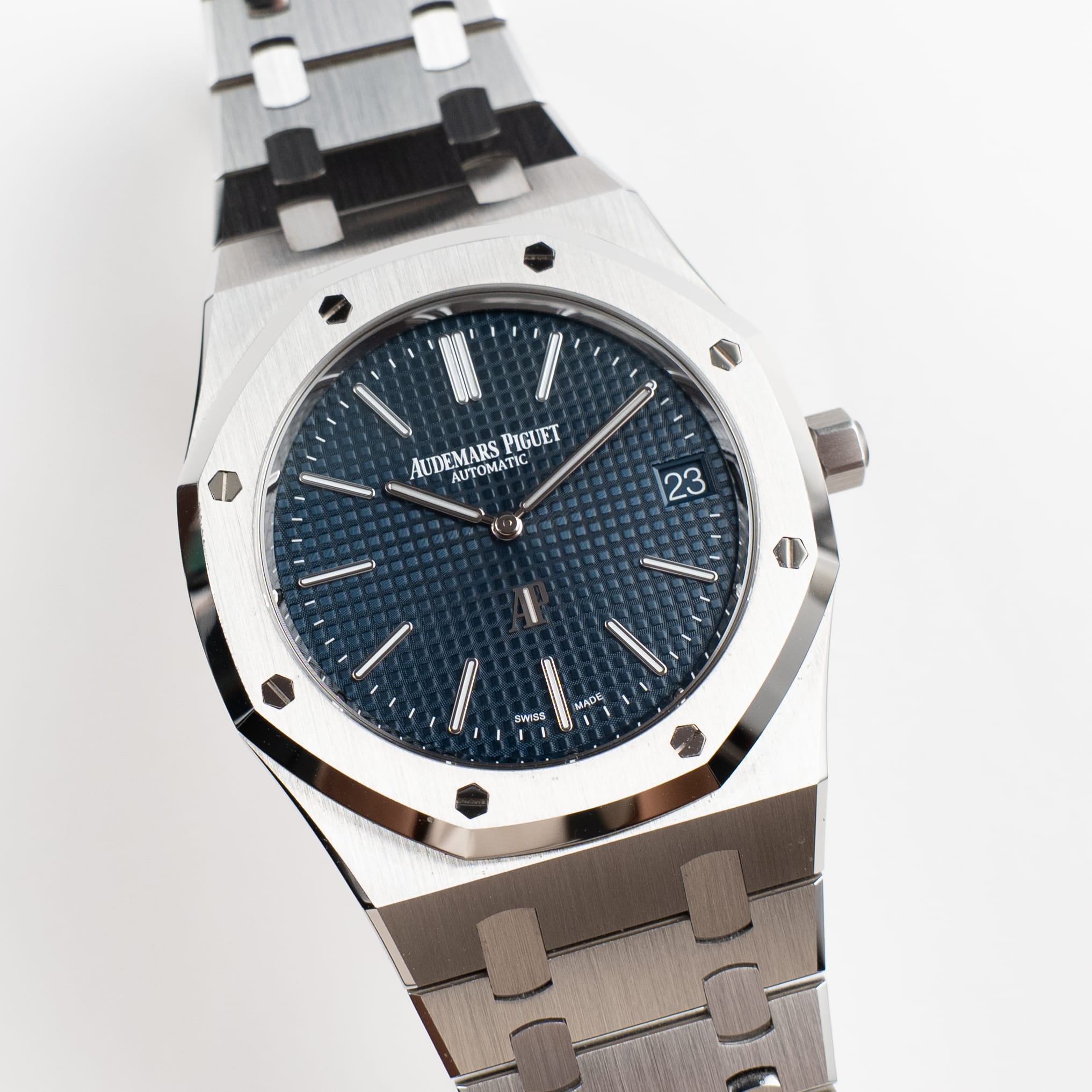 Audemars Piguet Royal Oak 16202ST.OO.1240ST.02 'Jumbo' Extra-Thin Stainless Steel Blue Dial (2025)