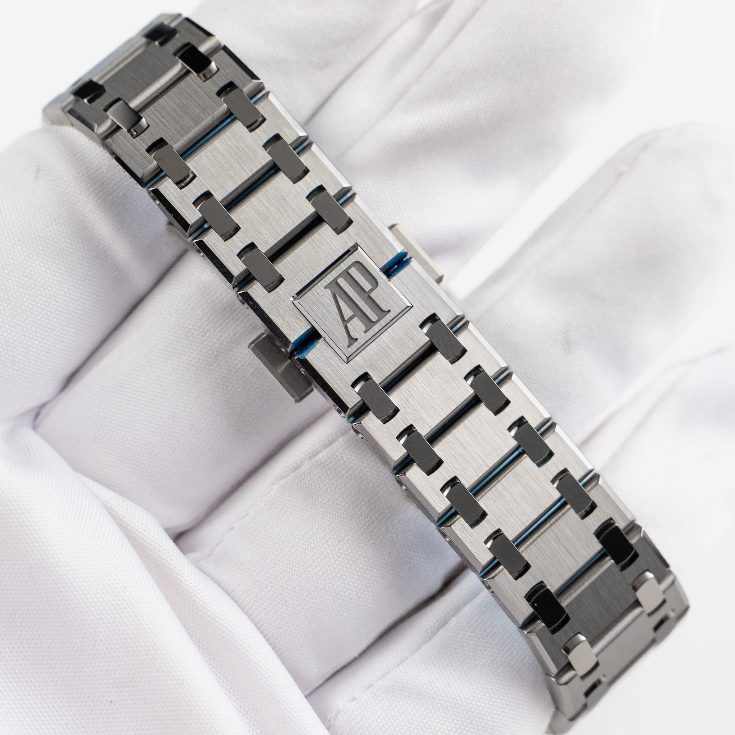 Audemars Piguet Royal Oak 16202XT.OO.1240XT.01 'Jumbo' Extra-Thin Titanium Burgundy Dial (2024)