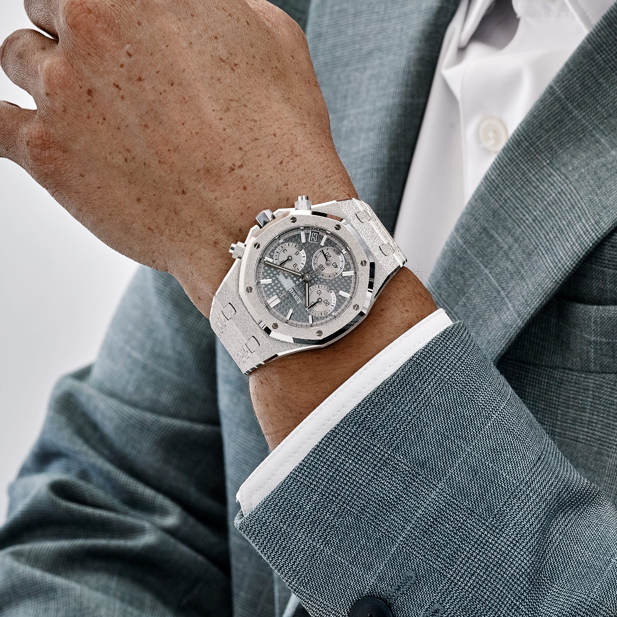 Audemars Piguet Royal Oak 26239BC.GG.1224BC.01 Chronograph Frosted White Gold Limited Edition of 200