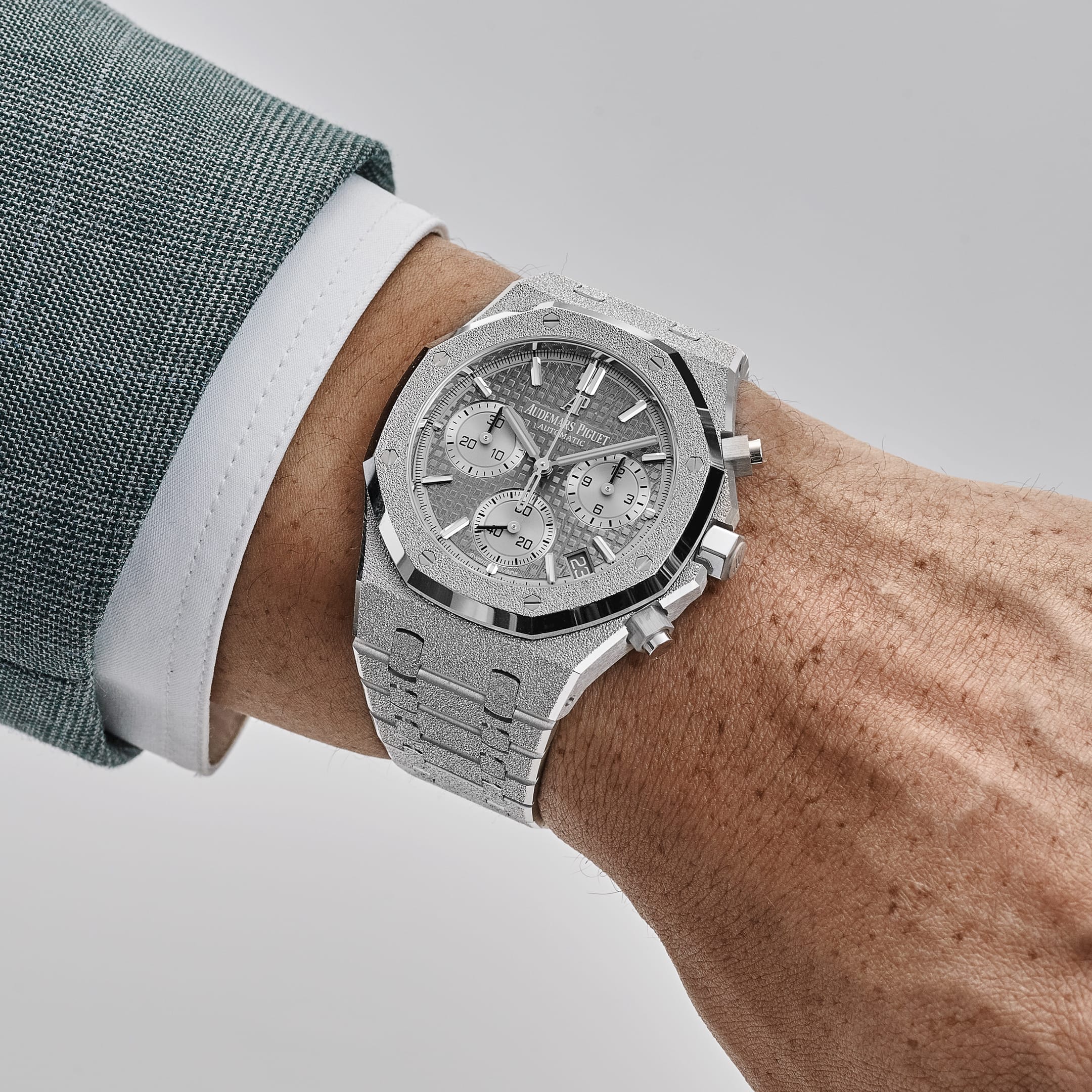 Audemars Piguet Royal Oak 26239BC.GG.1224BC.01 Chronograph Frosted White Gold Limited Edition of 200