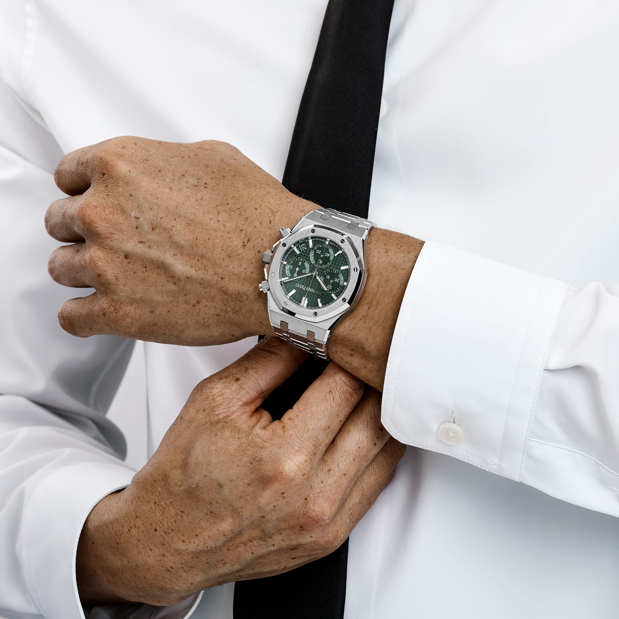 Audemars Piguet Royal Oak 26240ST.OO.1320ST.08 Chronograph Stainless Steel Green Dial (2023)