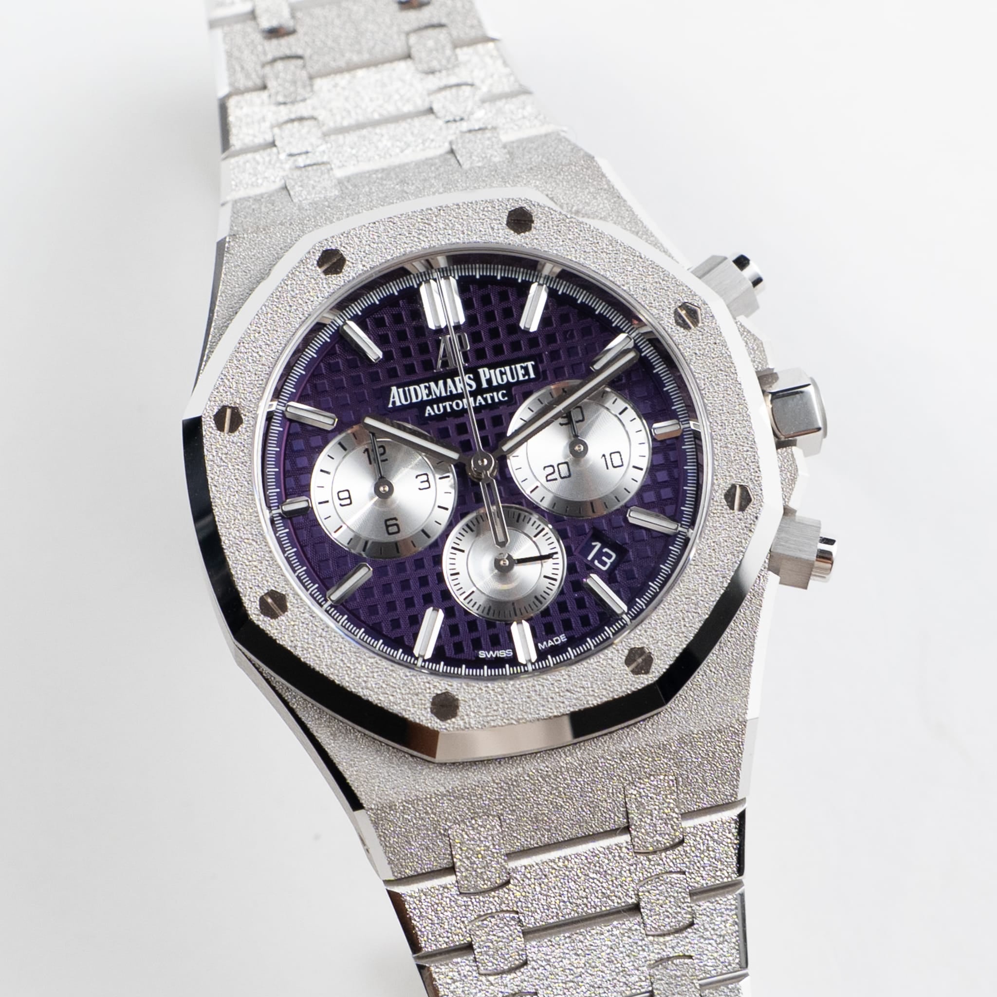 Audemars Piguet Royal Oak 26331BC.GG.1224BC.01 Chronograph Frosted White Gold Purple Dial