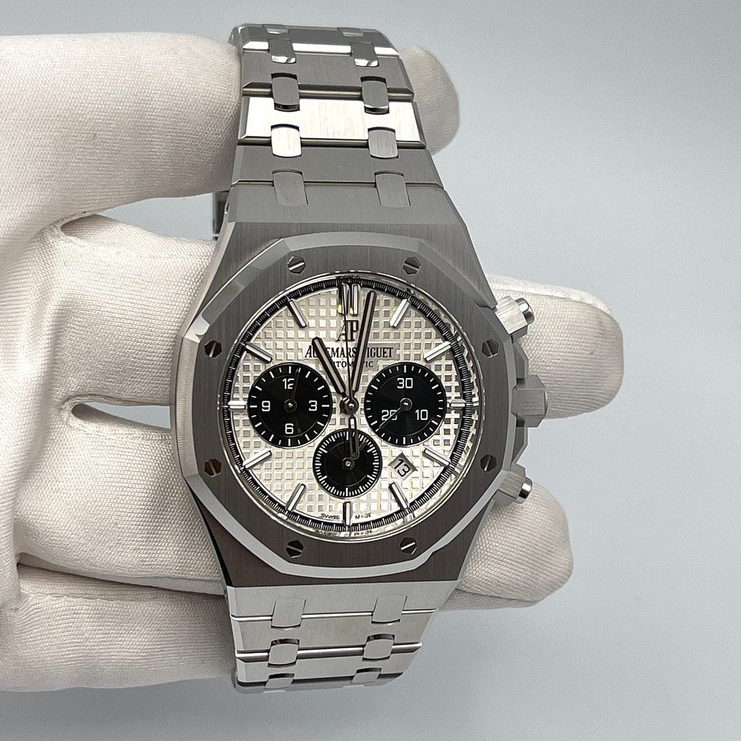 Luxury Watch Audemars Piguet Royal Oak Chronograph 41mm Steel White Dial 26331ST.OO.1220ST.03 (2020) Wrist Aficionado
