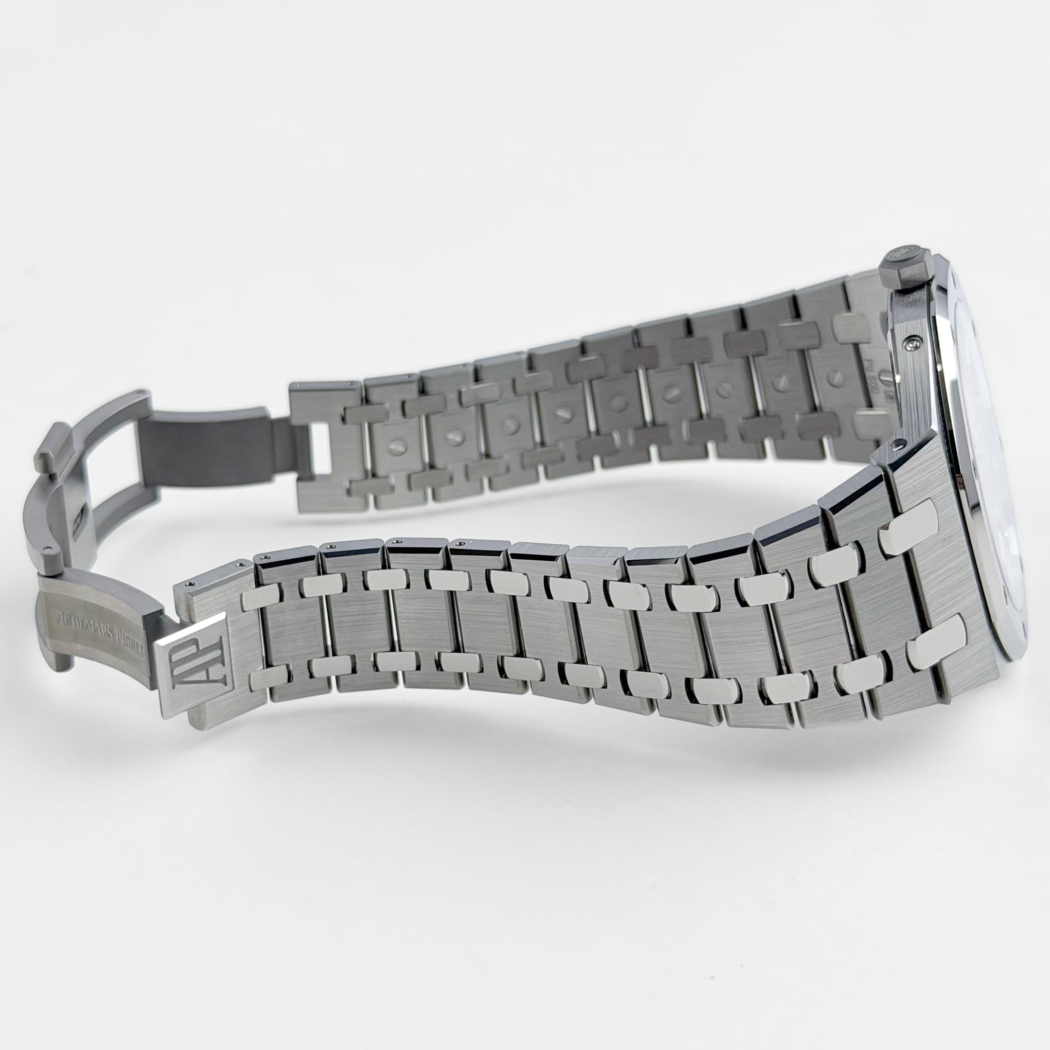 Audemars Piguet Royal Oak 26586XT.OO.1240XT.01 Perpetual Calendar RD2 Ultra-Thin Titanium BMG Salmon Dial (2026)
