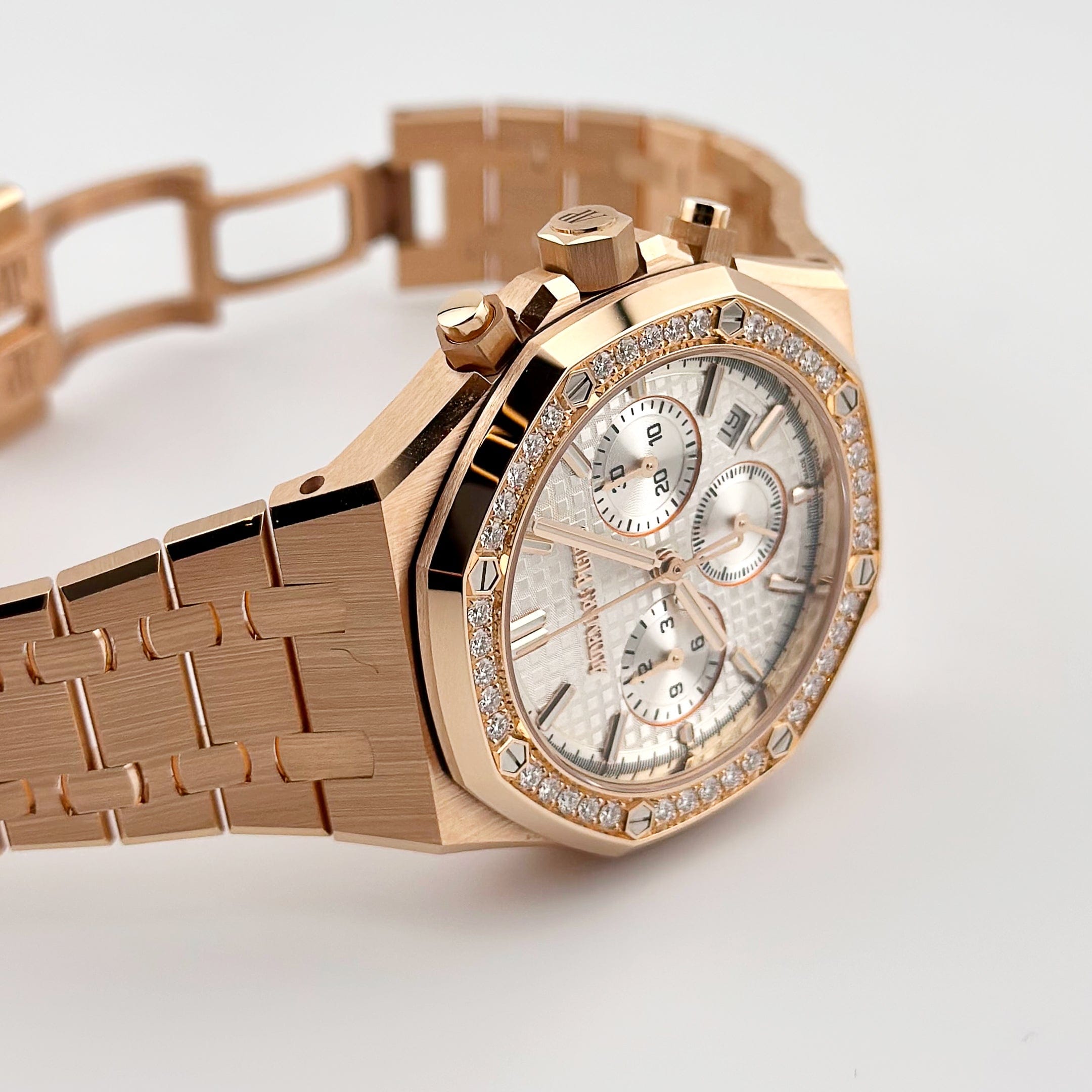 Audemars Piguet Royal Oak 26715OR.ZZ.1356OR.01 Chronograph Rose Gold Silver Dial Diamond Bezel (2025)