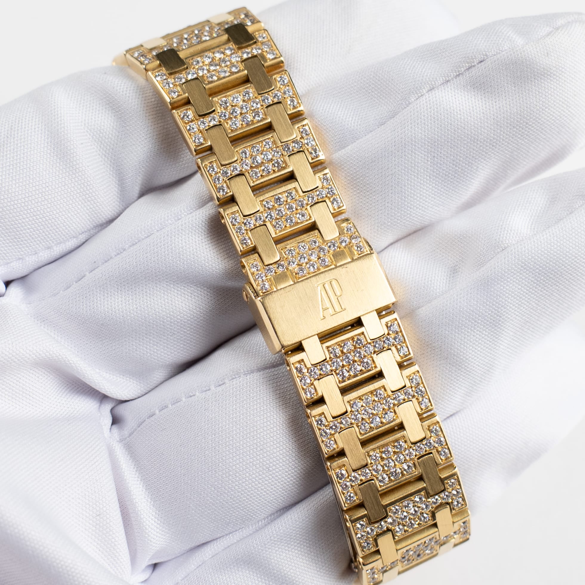Audemars Piguet Royal Oak 56082BA Vintage 'Ladies' Yellow Gold Diamond-Set Blue Sapphires Quartz (1984)