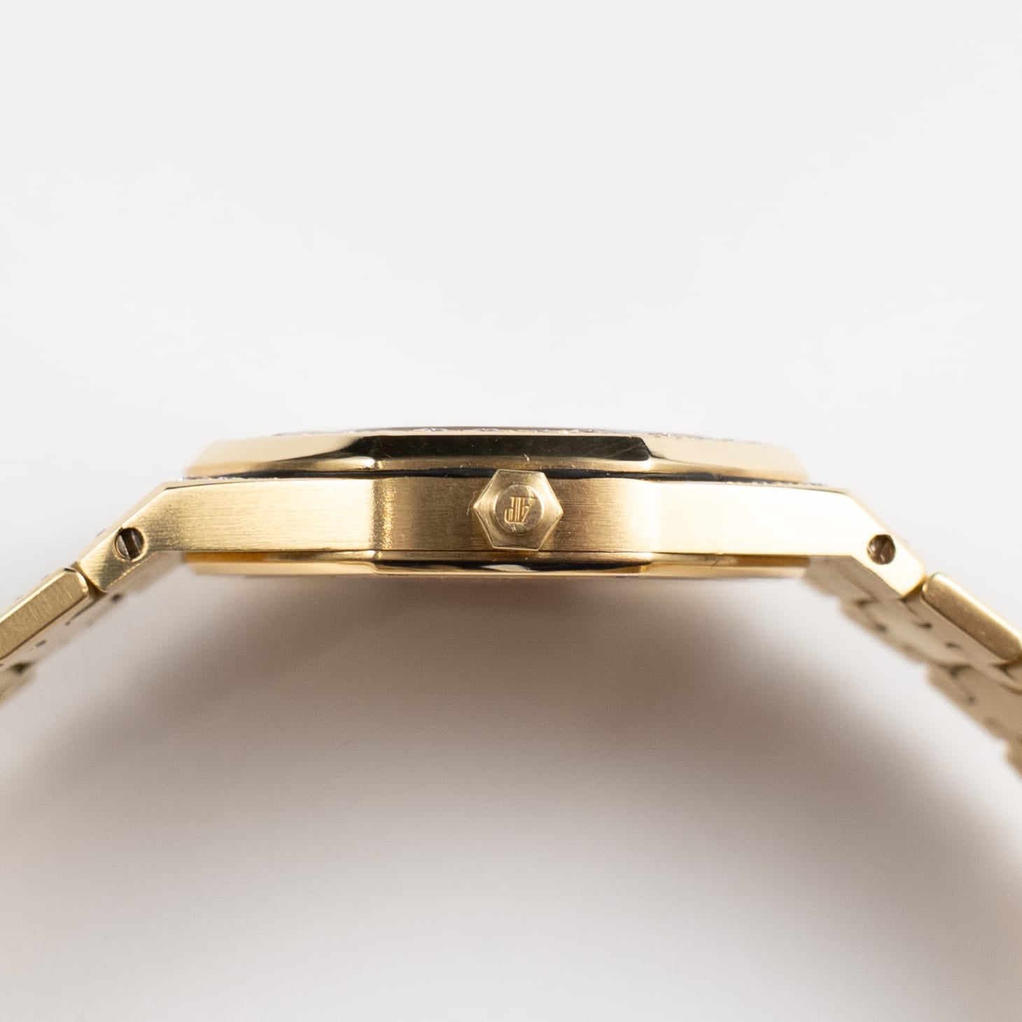 Audemars Piguet Royal Oak 56082BA Vintage 'Ladies' Yellow Gold Diamond-Set Blue Sapphires Quartz (1984)