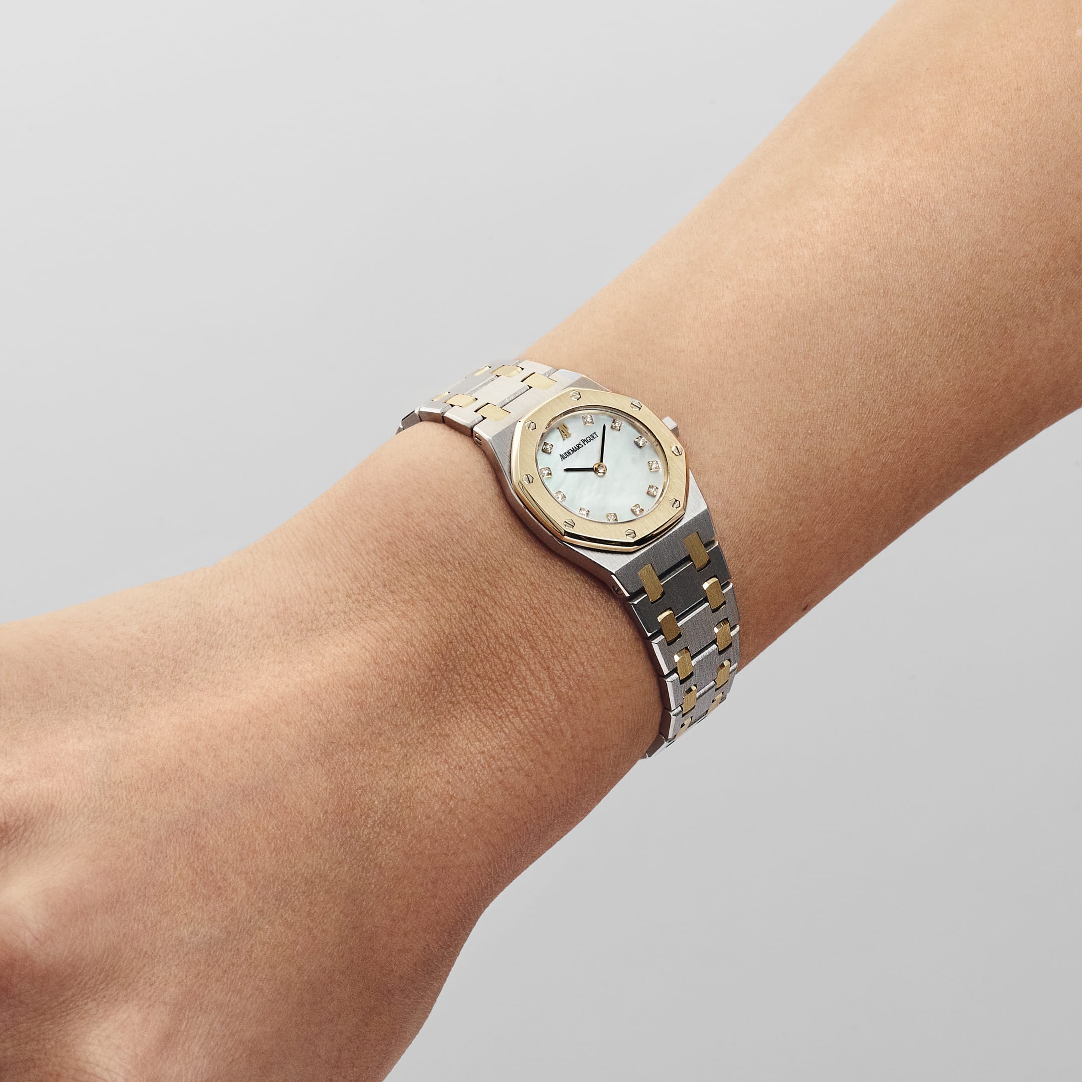 Audemars Piguet Royal Oak 66347SA Vintage 'Ladies' Stainless Steel Yellow Gold Mother of Pearl Diamond Dial Quartz