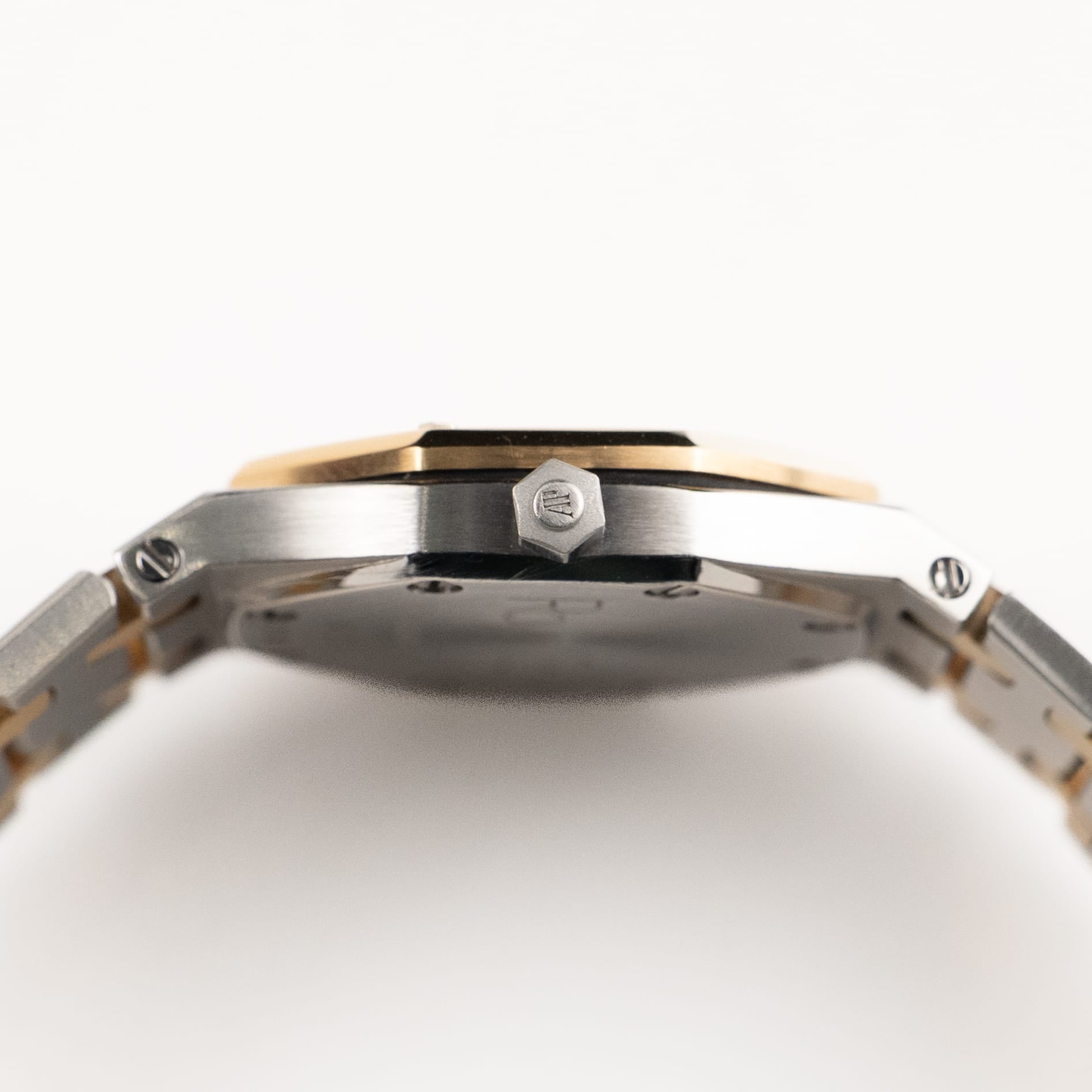 Audemars Piguet Royal Oak 66347SA Vintage 'Ladies' Stainless Steel Yellow Gold Mother of Pearl Diamond Dial Quartz