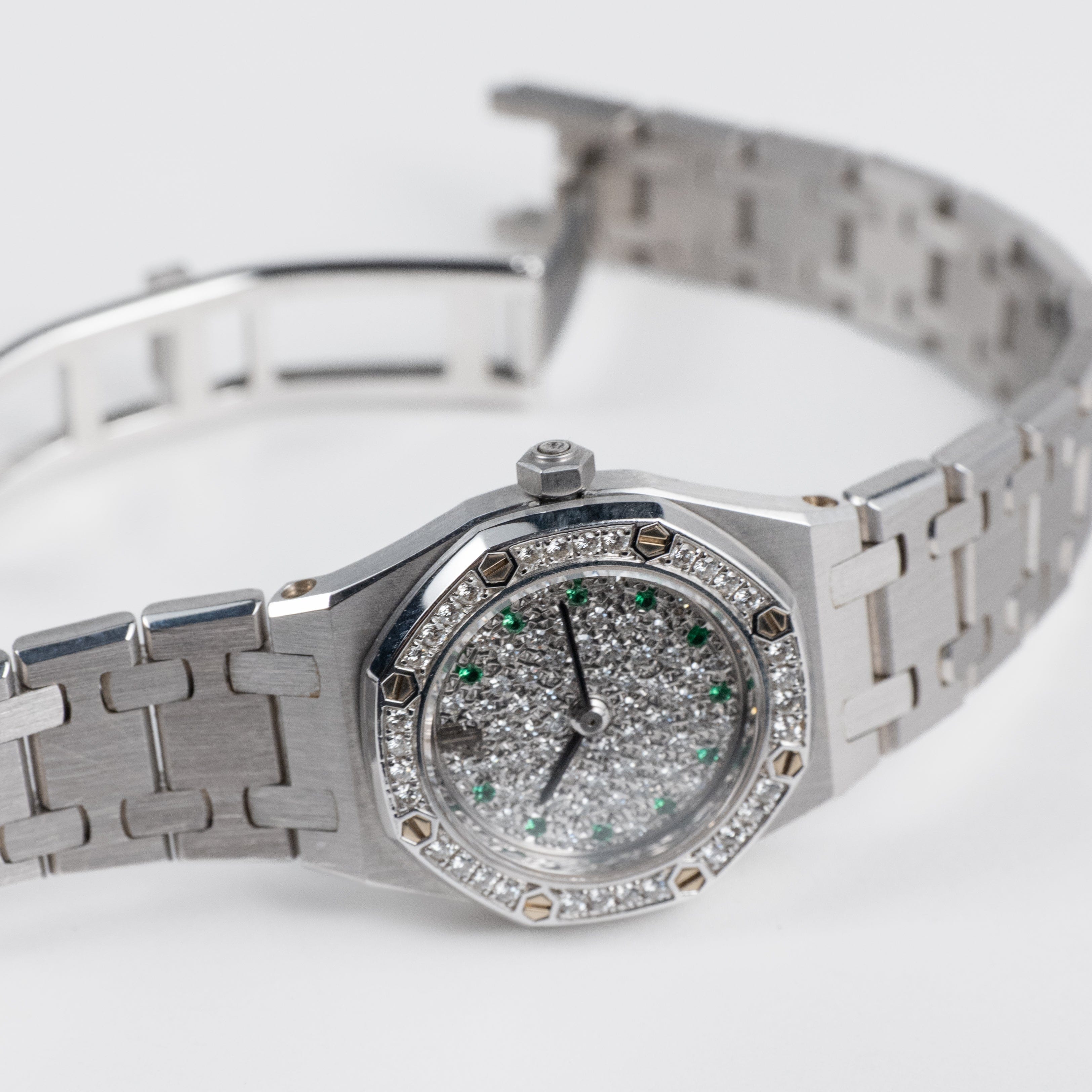 Audemars Piguet Royal Oak 67076BC.Z.1100BC.01 'Ladies' White Gold Diamond Emerald Dial Diamond Bezel Quartz