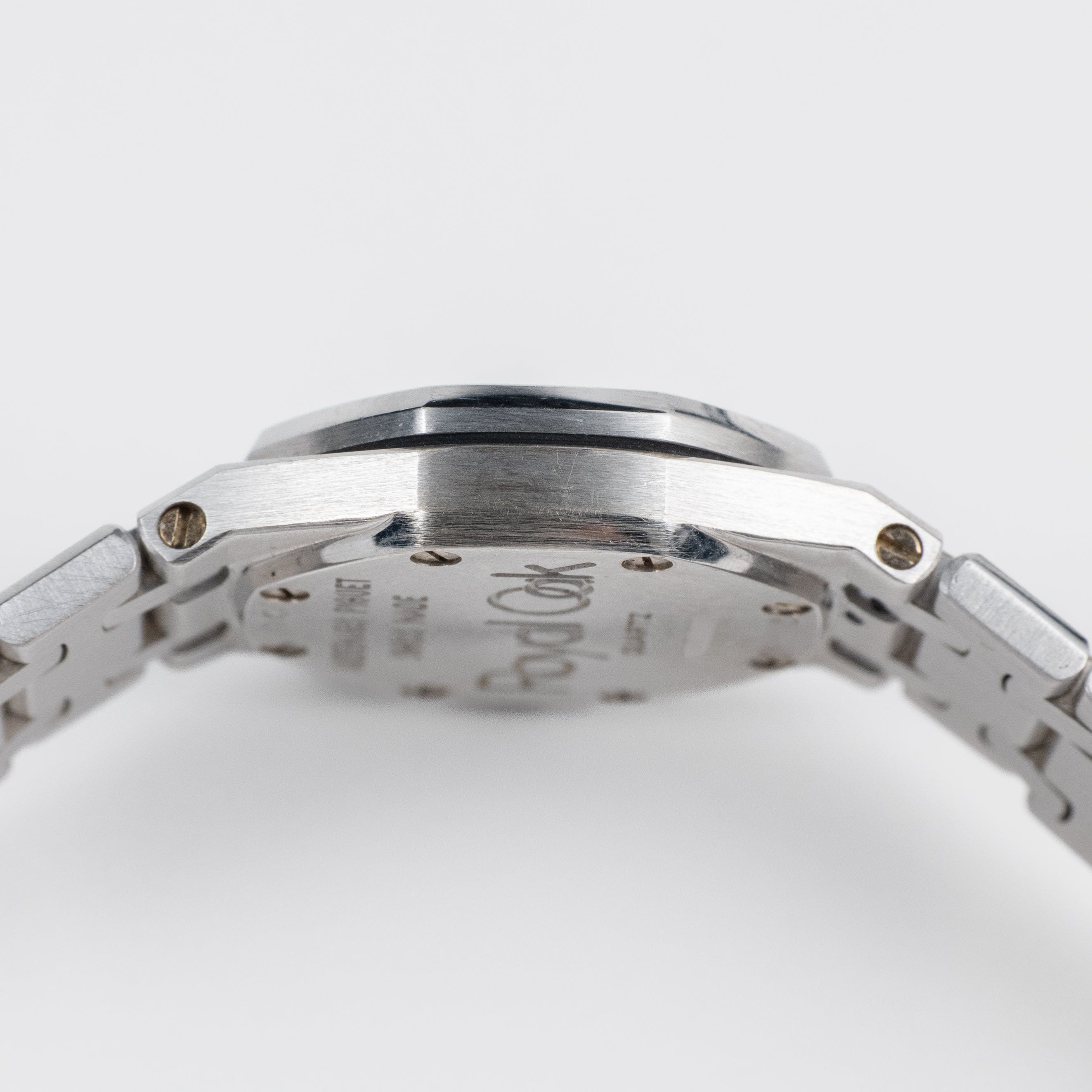 Audemars Piguet Royal Oak 67076BC.Z.1100BC.01 'Ladies' White Gold Diamond Emerald Dial Diamond Bezel Quartz