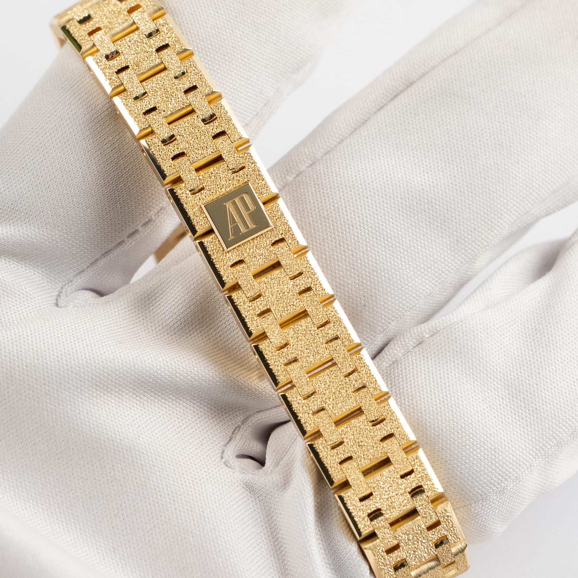 Audemars Piguet Royal Oak 67630BA.GG.1312BA.01 'Mini' Frosted Yellow Gold Quartz (2026)