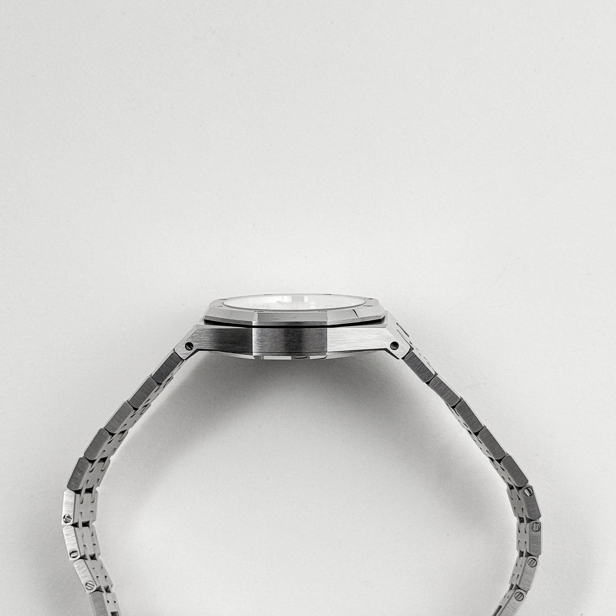 Audemars Piguet Royal Oak 77450ST.OO.1361.ST.01 ‘50th Anniversary’ Stainless Steel Silver-Toned Dial (2022)