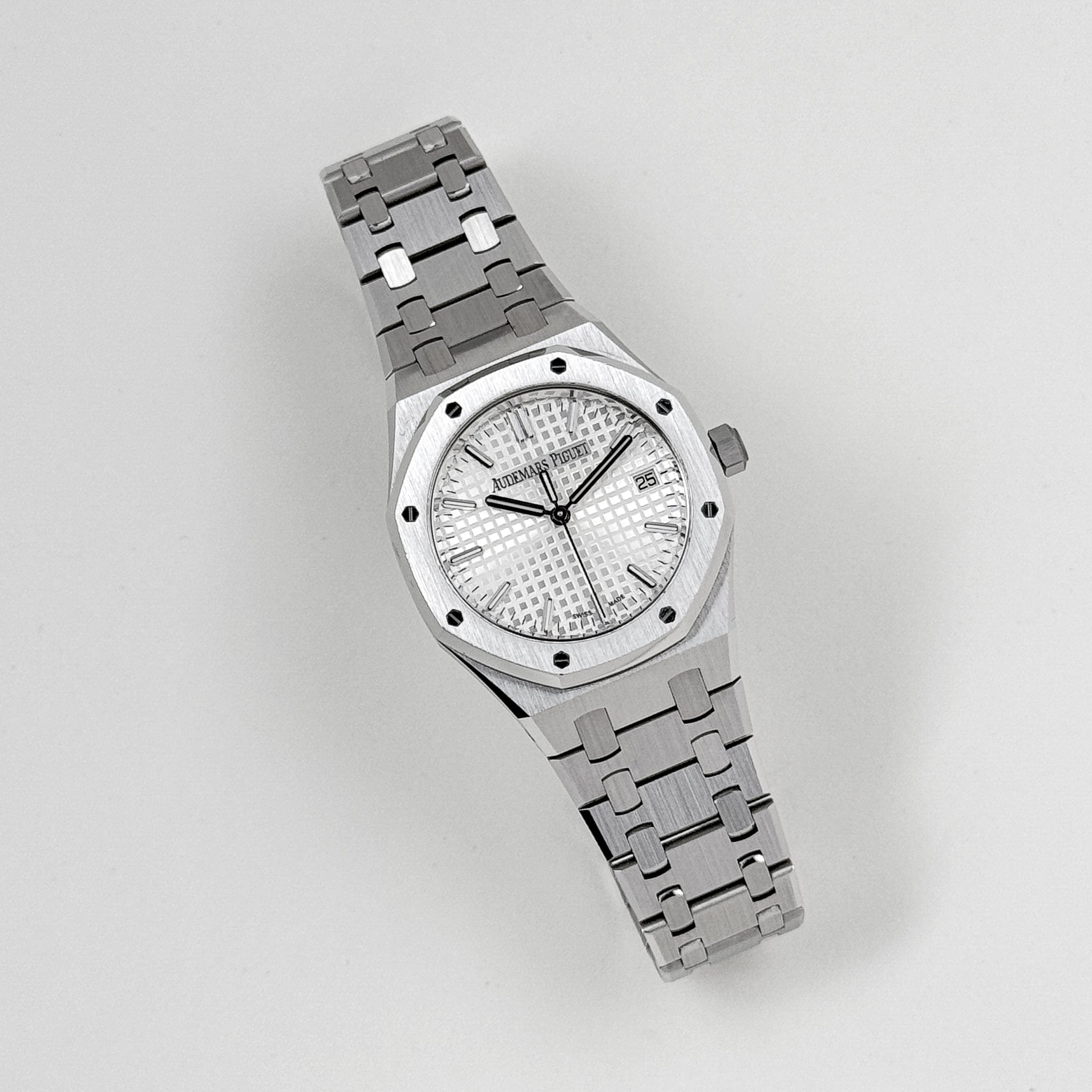 Audemars Piguet Royal Oak 77450ST.OO.1361.ST.01 ‘50th Anniversary’ Stainless Steel Silver-Toned Dial (2022)