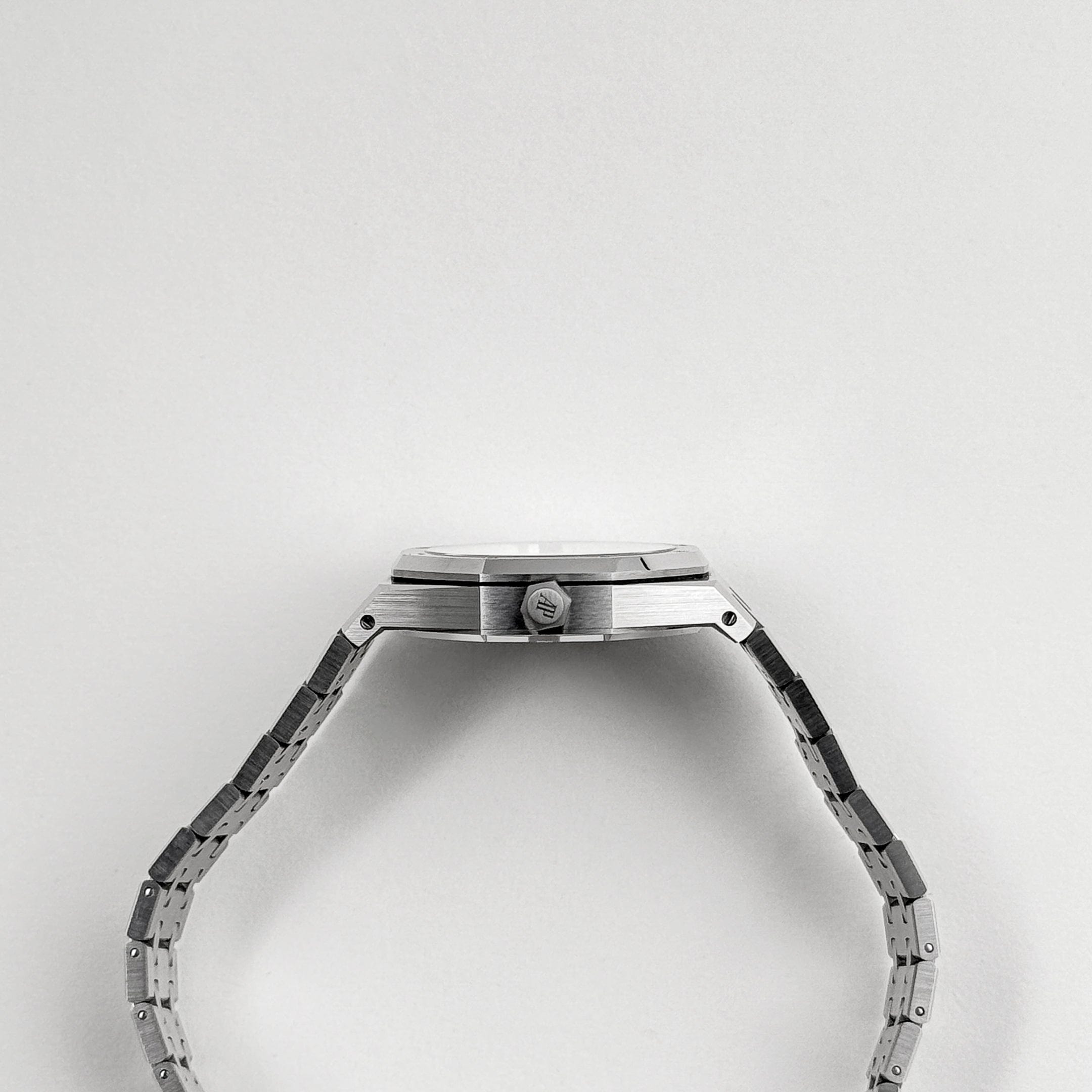 Audemars Piguet Royal Oak 77450ST.OO.1361.ST.01 ‘50th Anniversary’ Stainless Steel Silver-Toned Dial (2022)