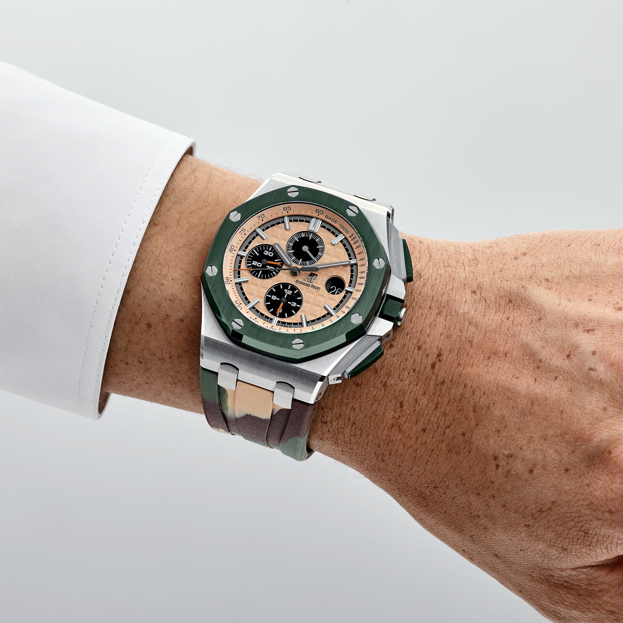 Audemars Piguet Royal Oak Offshore 26400SO.OO.A054CA.01 Selfwinding Chronograph Champagne Dial