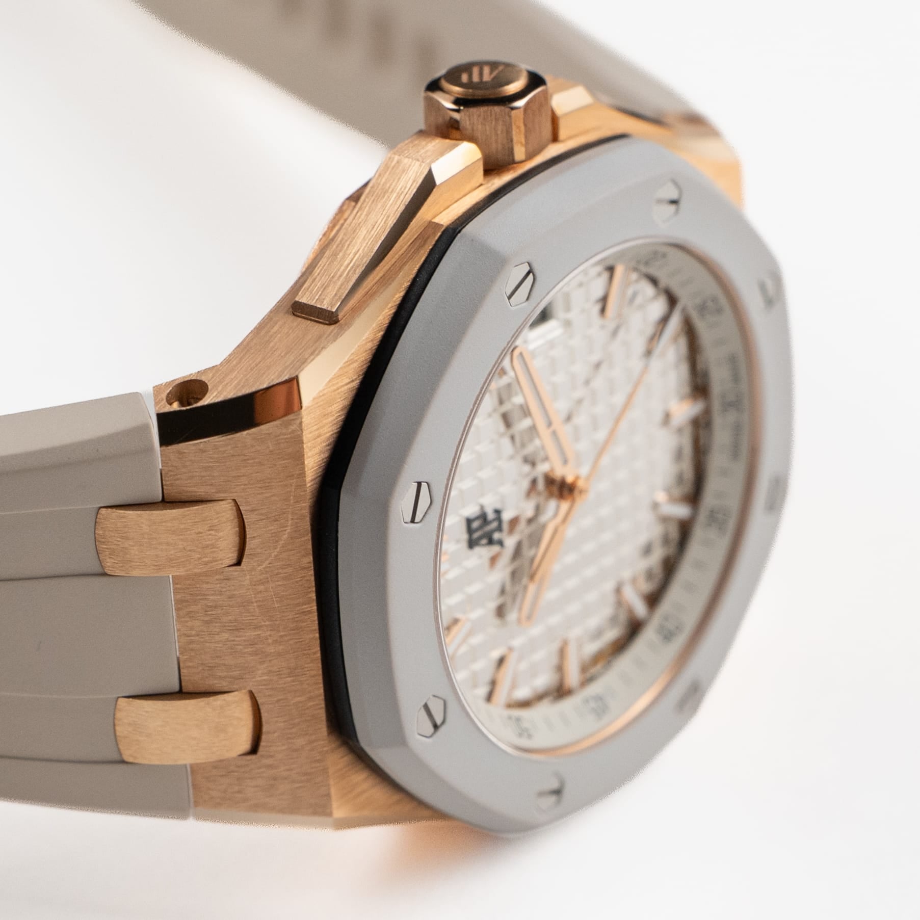 Audemars Piguet Royal Oak Offshore 77605OK.OO.A101CA.01 Selfwinding Rose Gold Ivory Dial (2024)