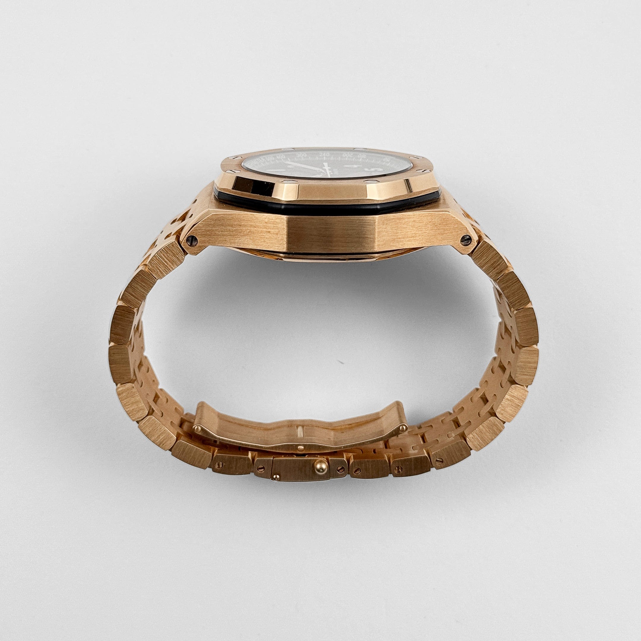 Audemars Piguet Royal Oak Offshore Chronograph 26007BA.OO.D088CR.01 ‘Arnold Schwarzenegger’ Yellow Gold Brown Dial Limited Edition of 400 (2004)