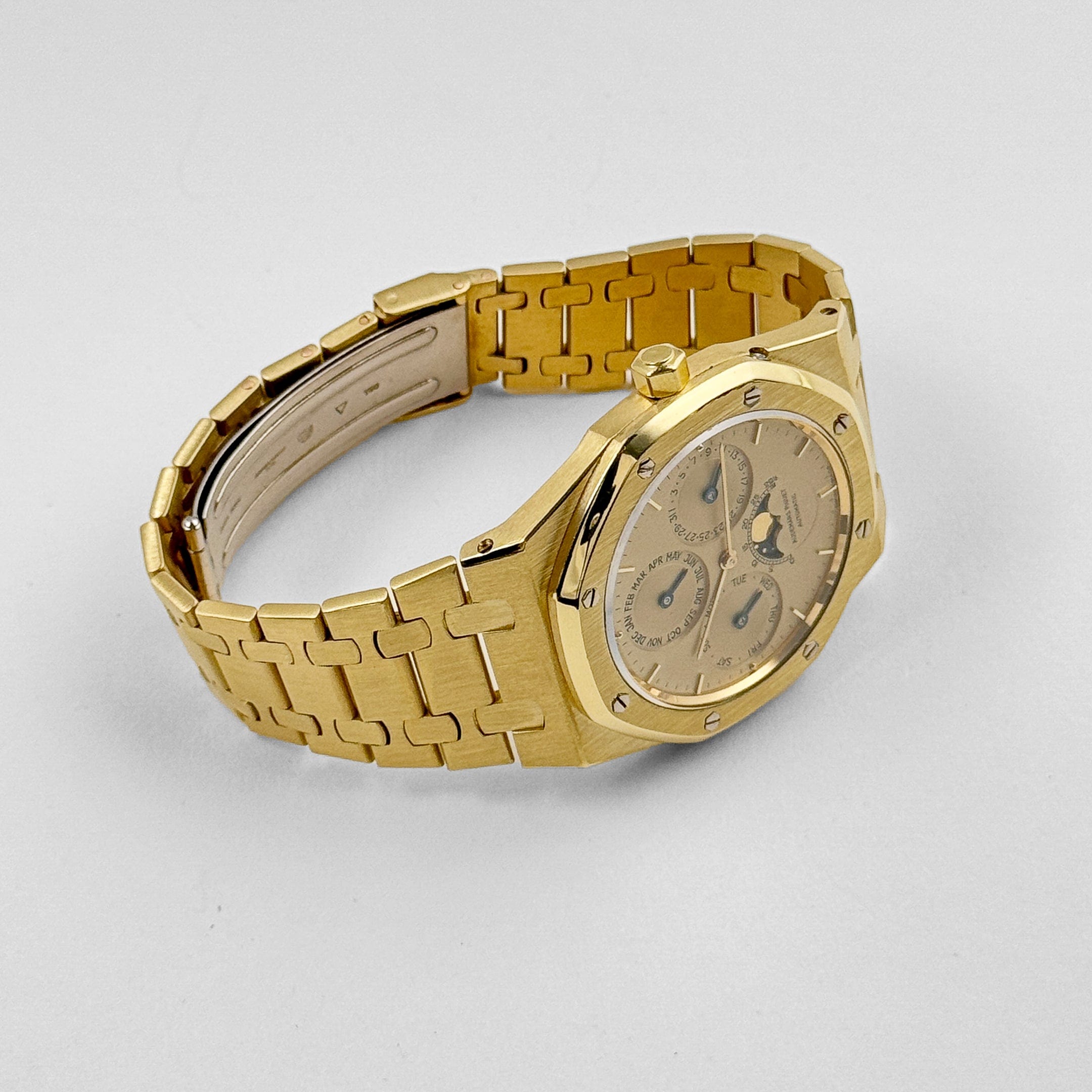 Audemars Piguet Royal Oak Perpetual Calendar 25654BA.OO.0944BA.01 Yellow Gold Gold Dial (1989)