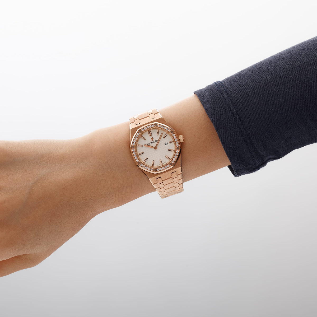 Audemars Piguet Royal Oak Quartz 67651OR.ZZ.1261OR.01 'Ladies' Rose Gold White Dial Diamond Bezel Quartz (2015)