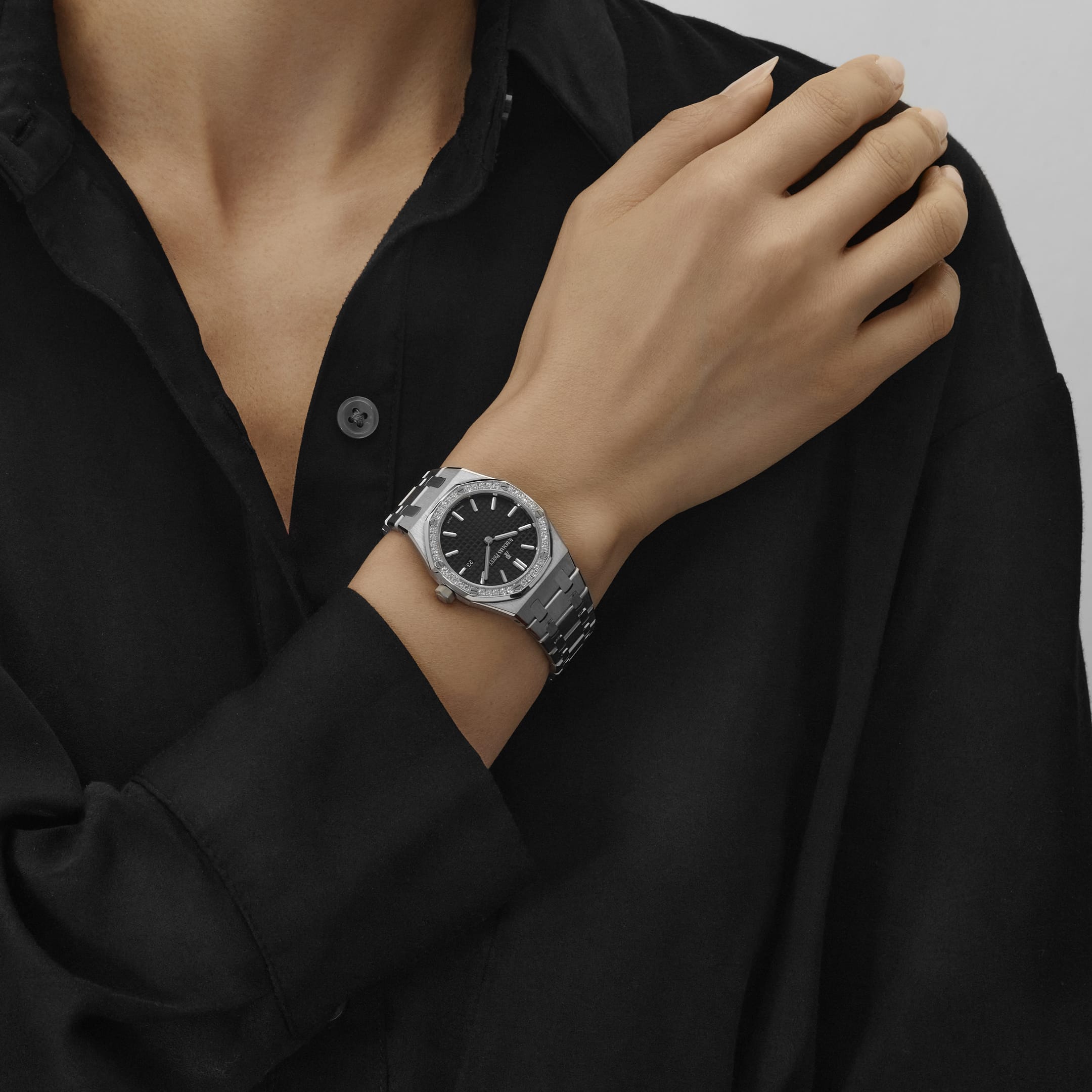 Audemars Piguet Royal Oak Quartz 67651ST.ZZ.D002CR.01 'Ladies' Stainless Steel Black Dial Diamond Bezel (2014)
