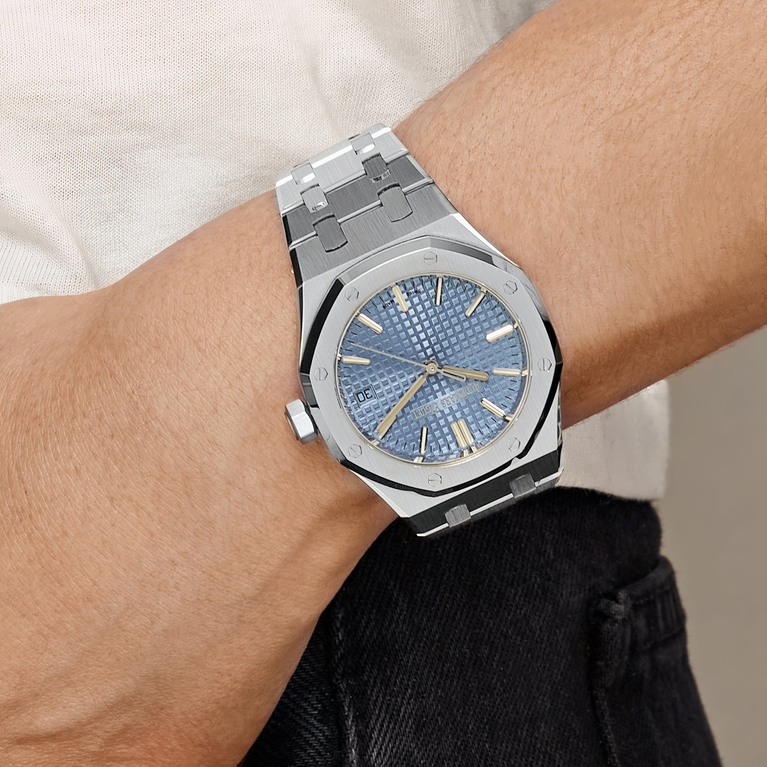Audemars Piguet Royal Oak 15510BC.OO.1320BC.01 White Gold Blue