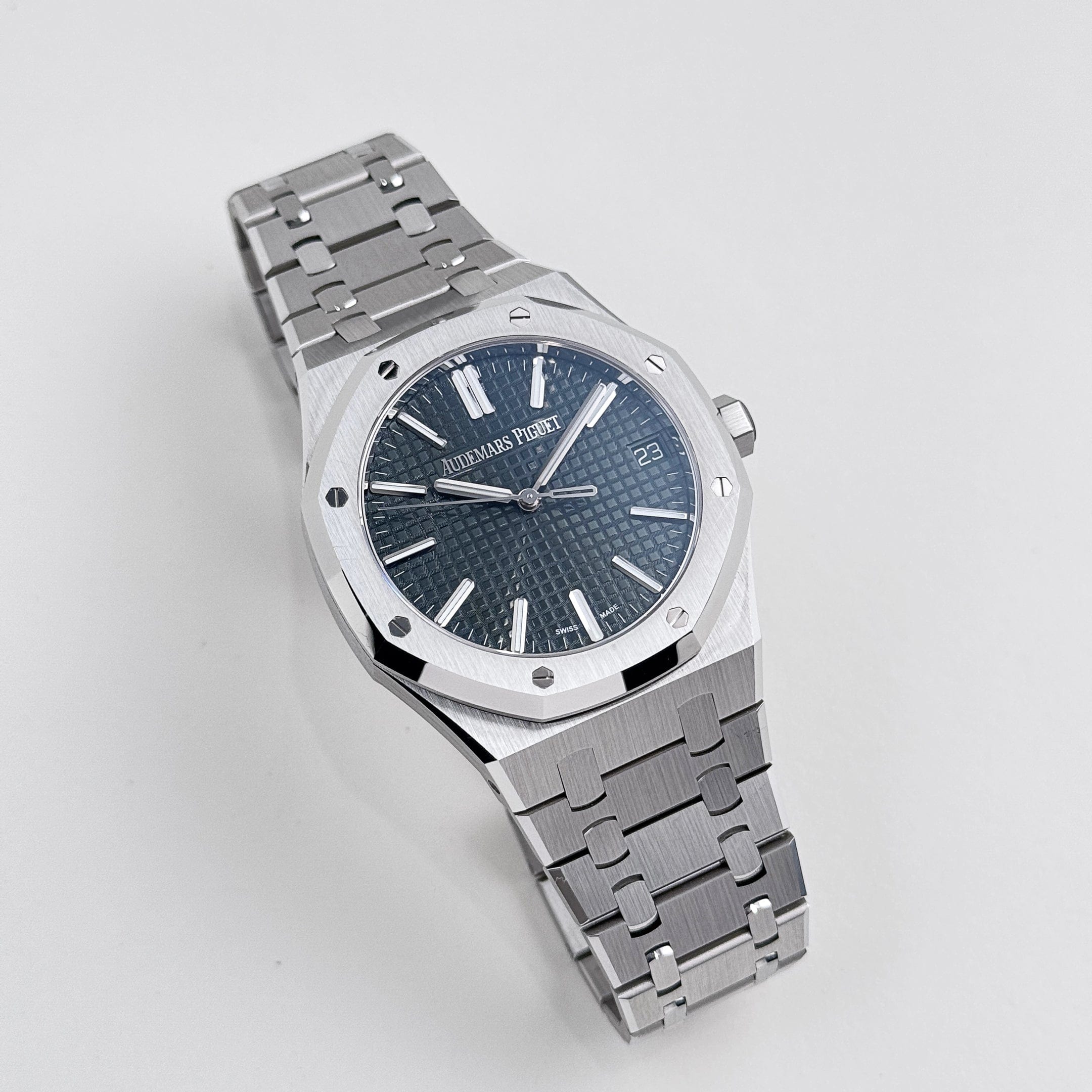 Audemars Piguet Royal Oak Selfwinding 15510ST.OO.1320ST.09 Stainless Steel Green Dial (2023)