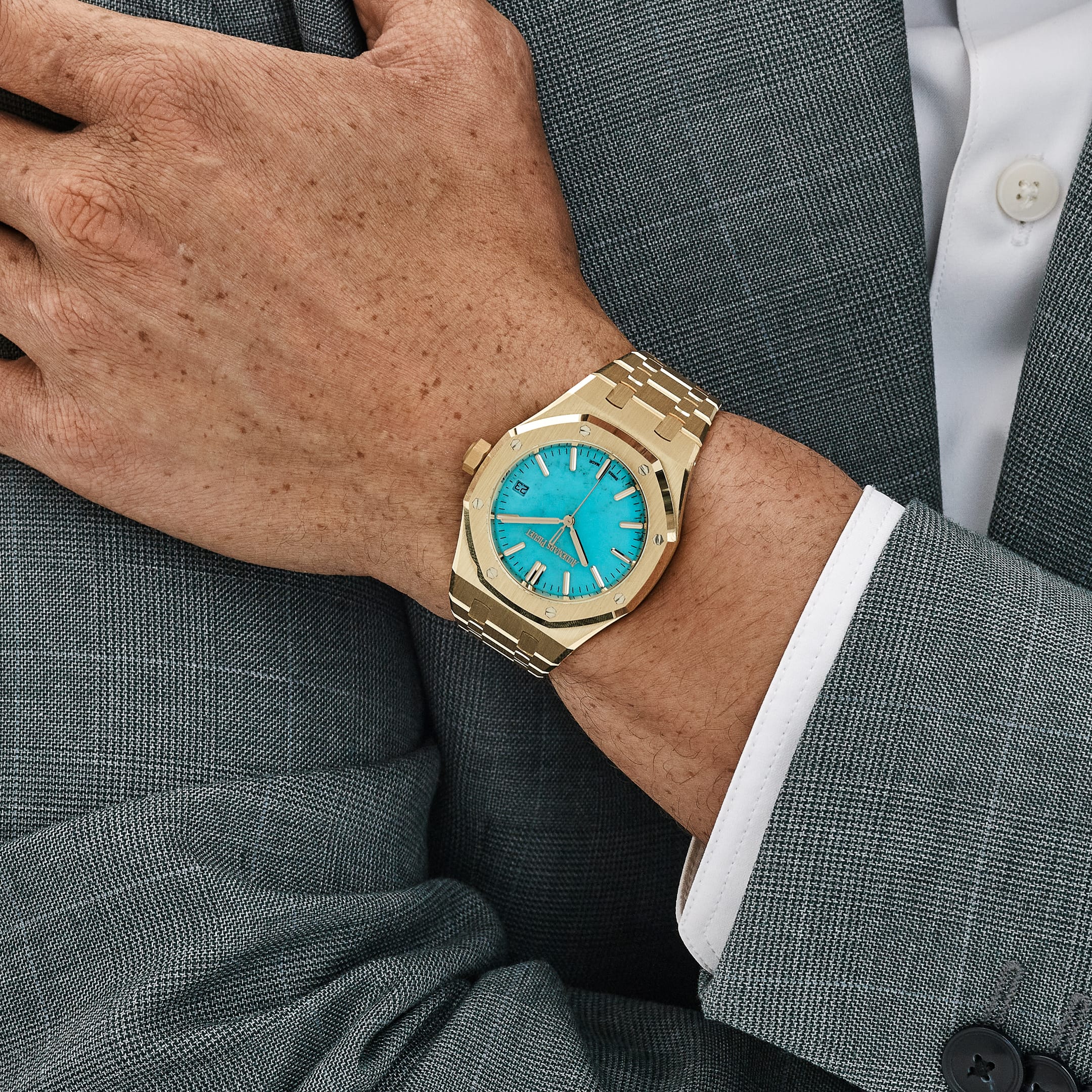 Audemars Piguet Royal Oak Selfwinding 15550BA.OO.1356BA.01 Yellow Gold Blue Turquoise Dial