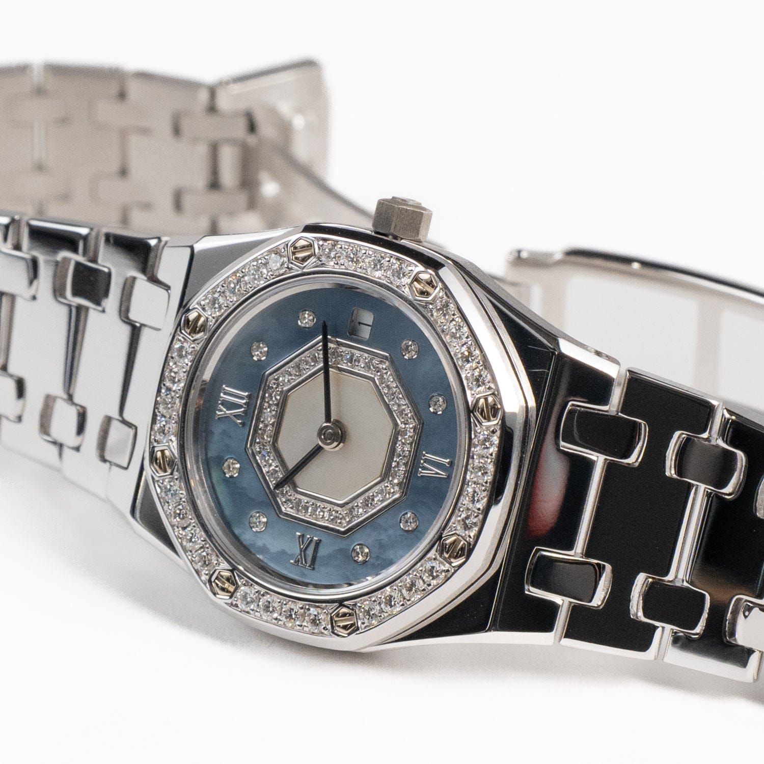 Audemars Piguet Royal Oak Vintage 67371BC/093 'Ladies' White Gold Blue Mother of Pearl Diamond Dial Diamond Bezel Quartz