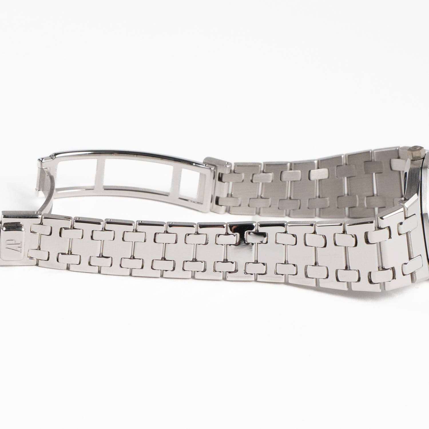 Audemars Piguet Royal Oak Vintage 67371BC/093 'Ladies' White Gold Blue Mother of Pearl Diamond Dial Diamond Bezel Quartz