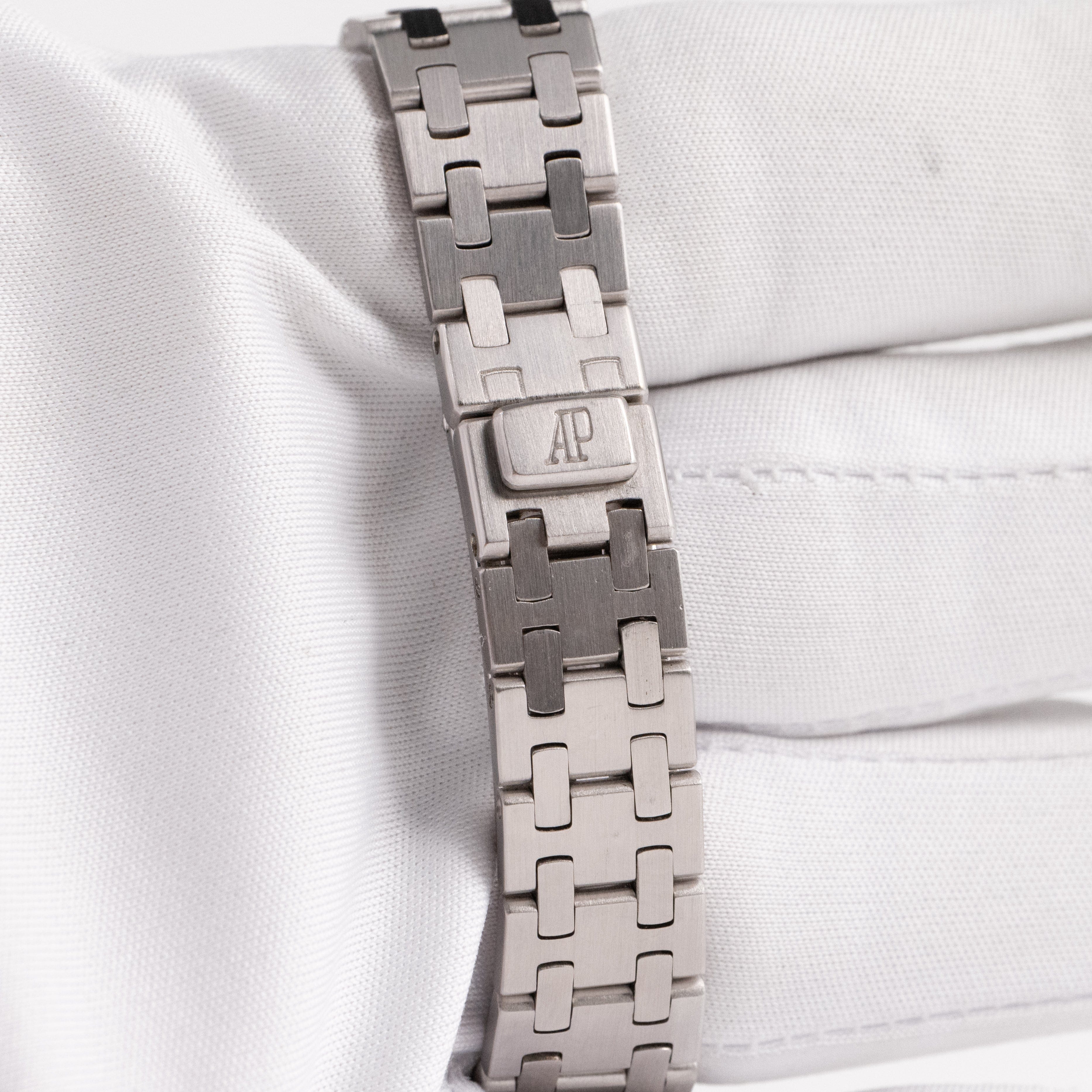 Audemars Piguet Royal Oak Vintage 'Ladies' White Gold Black Diamond Dial Diamond Bezel Quartz