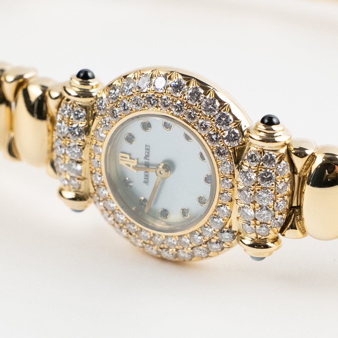 Audemars Piguet Vintage Classique 67030BA.SS.1088BA.01 'Ladies' Yellow Gold Mother of Pearl Sapphire Dial Diamond Bezel Quartz (1996)