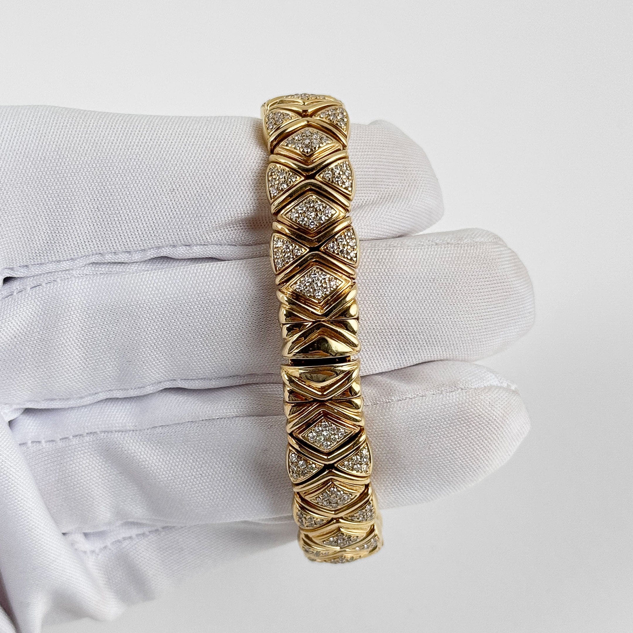Cartier Colisée 'Ladies' Yellow Gold White Dial Diamond Bezel