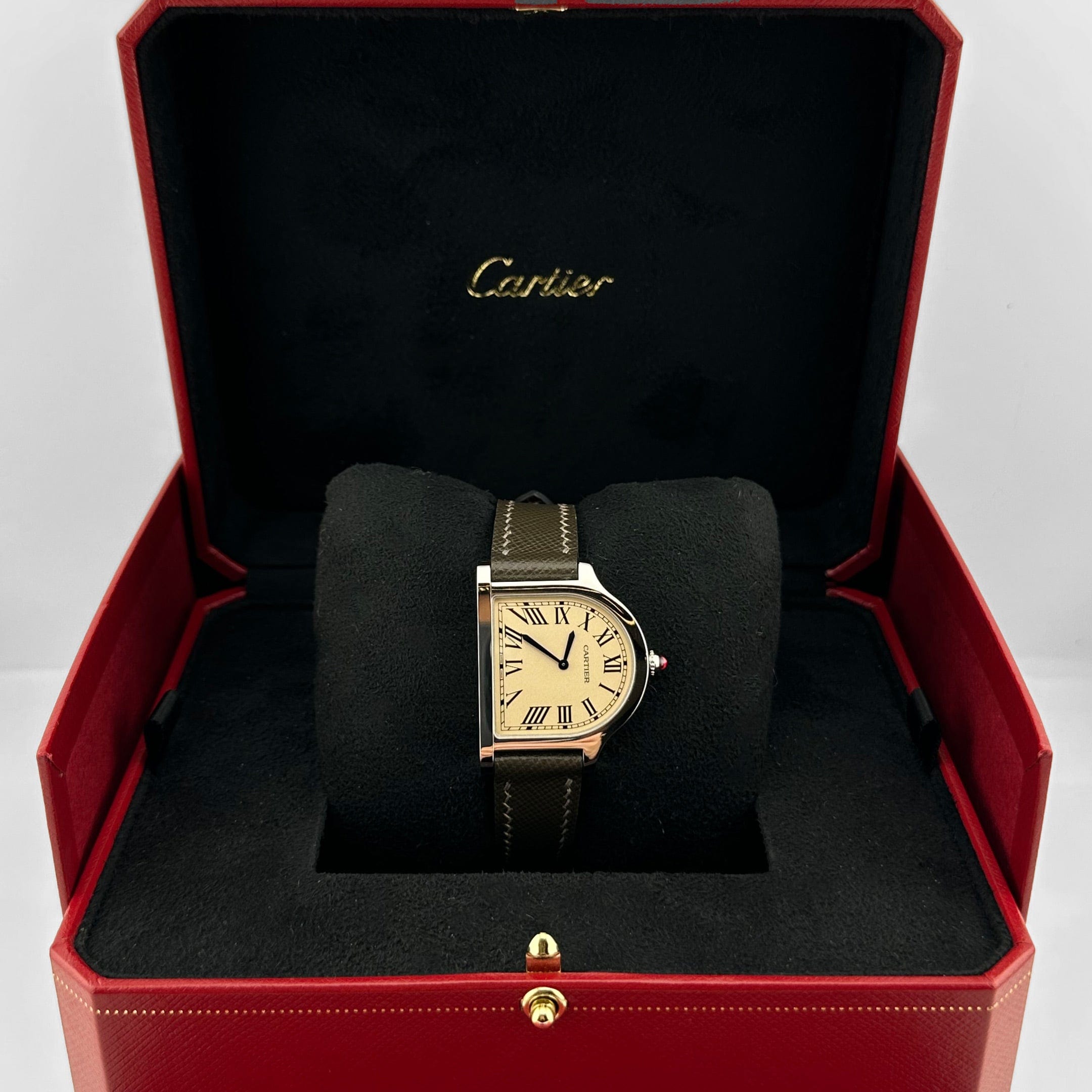 Cloche De Cartier Privée WGCC0004 Platinum White Dial Limited Edition of 100 (2021)