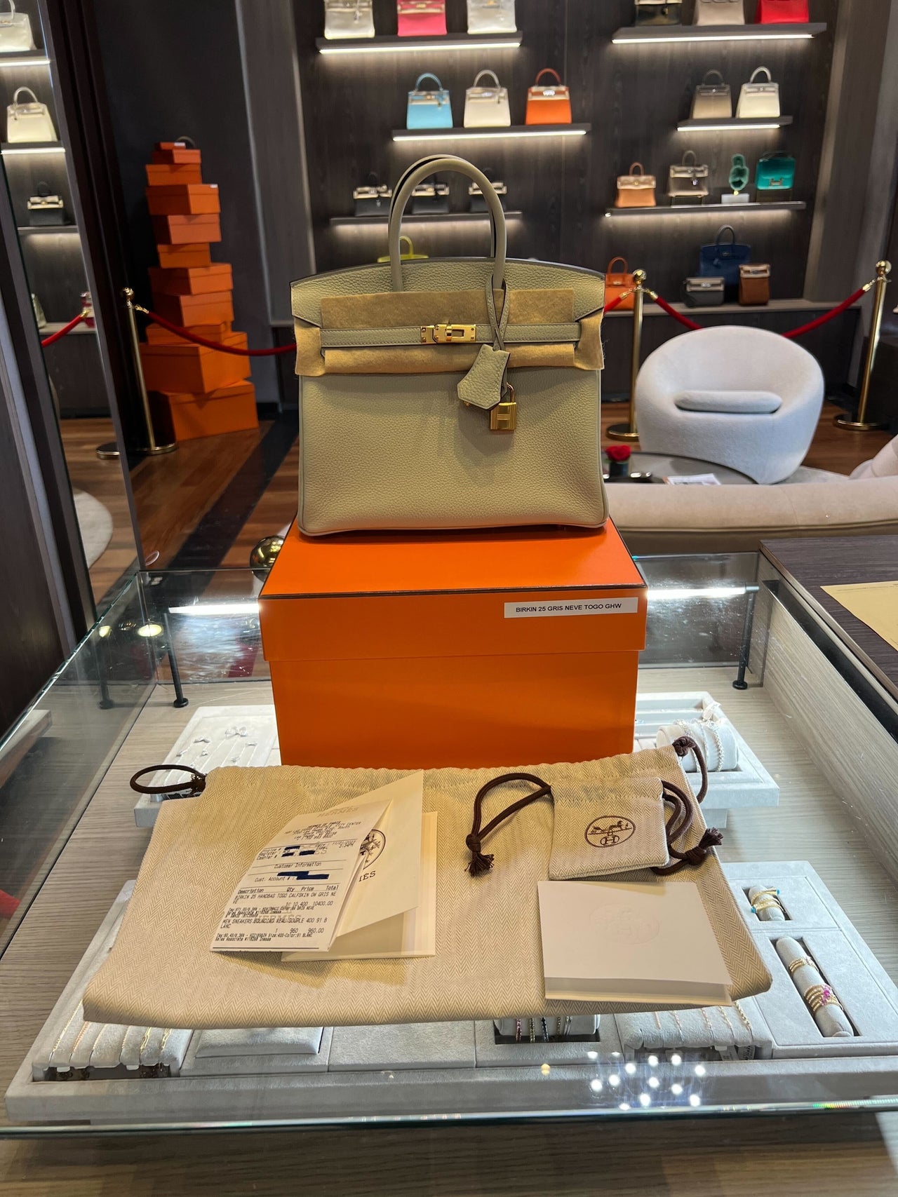 Hermès Birkin 25 Gris Neve Togo Calfskin Gold Hardware – Wrist 