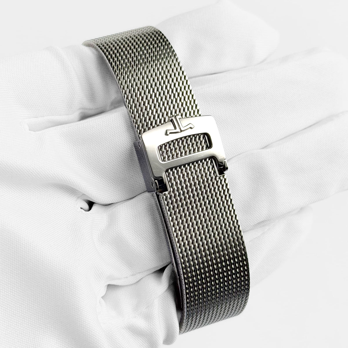 Jaeger-LeCoultre Reverso Q713312J Tribute Monoface Small Seconds White Gold Silver Dial Mesh Bracelet Limited Edition of 200