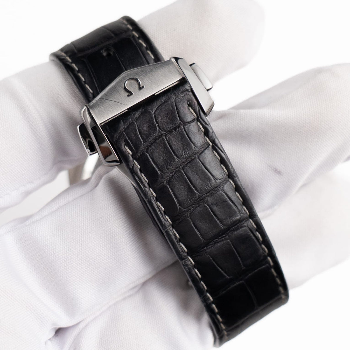 Omega Speedmaster Moonphase 304.30.43.52.01.001 Stainless Steel PVD-Coated Iron Meteorite Dial (2025)