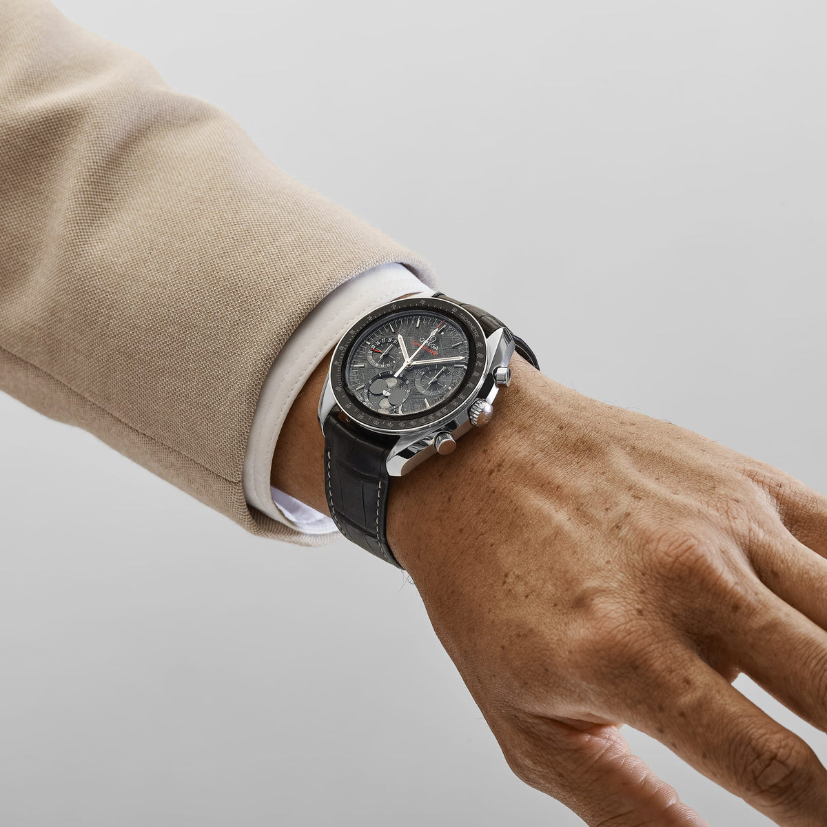 Omega Speedmaster Moonphase 304.30.43.52.01.001 Stainless Steel PVD-Coated Iron Meteorite Dial (2025)