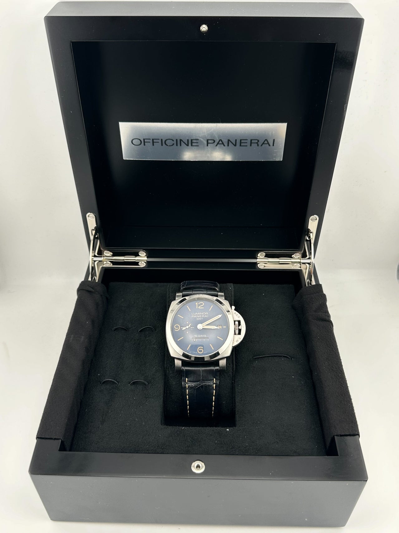 Panerai PAM00986 Luminor 1950 10 Days GMT Design Miami Limited Edition of 250