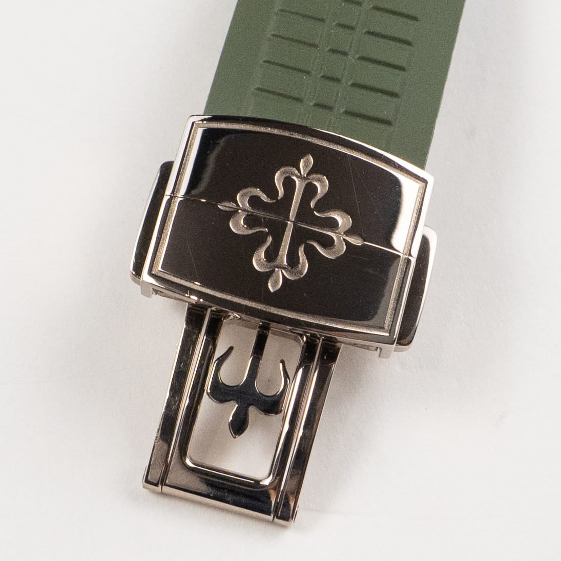 Patek Philippe Aquanaut 5968G-010 Chronograph White Gold Khaki Green Dial (2021)